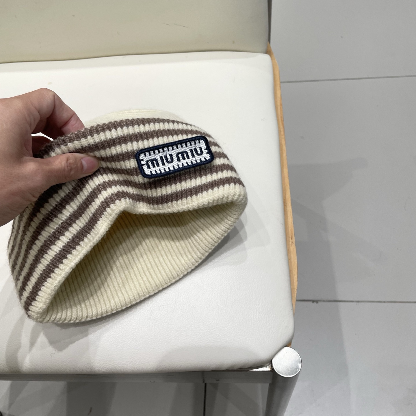 miumiu缪缪🐰秋冬毛线帽这种高级简直质感从头开始了！巨推荐大家这顶不管什么类型的衣服都好配💖休闲和甜