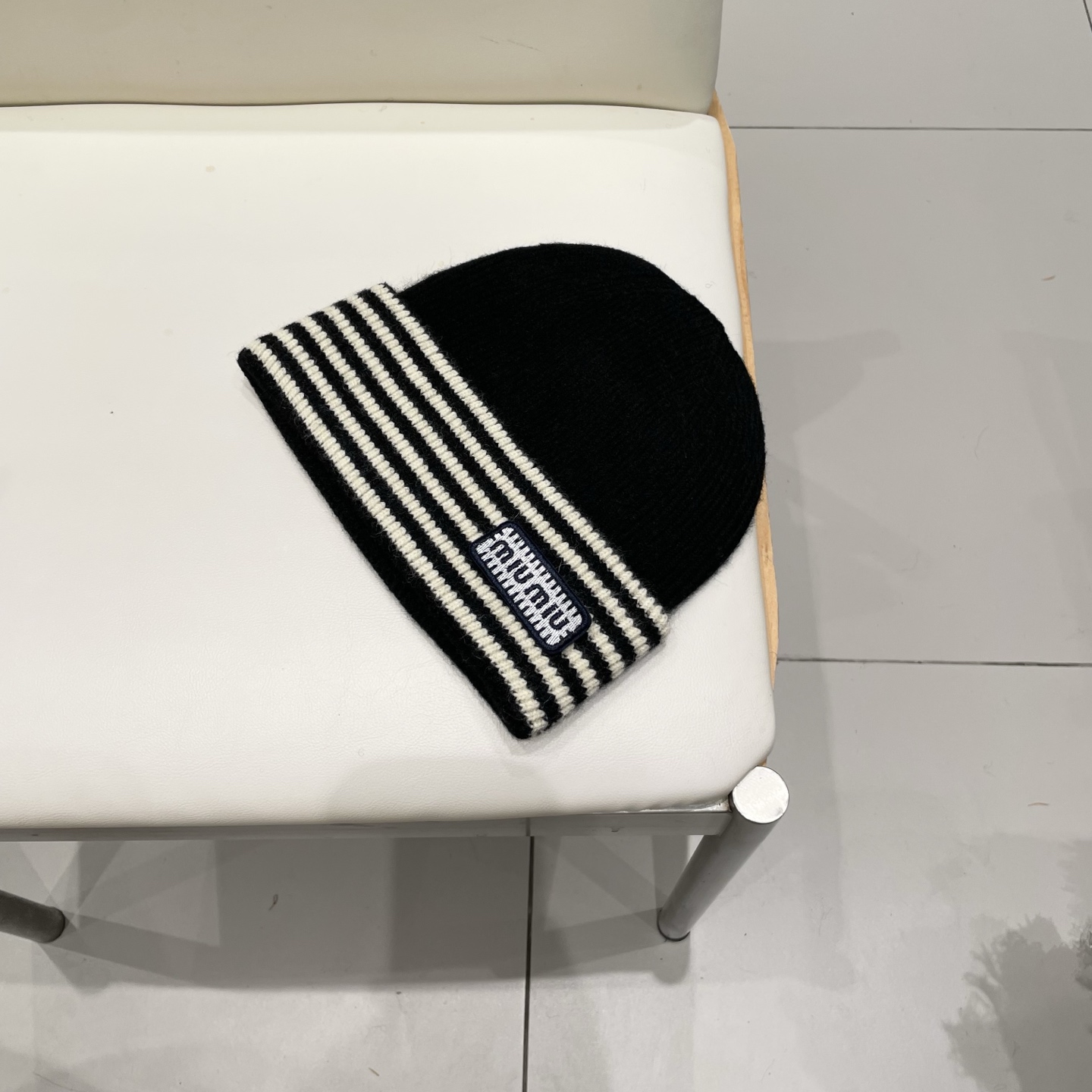 miumiu缪缪🐰秋冬毛线帽这种高级简直质感从头开始了！巨推荐大家这顶不管什么类型的衣服都好配💖休闲和甜