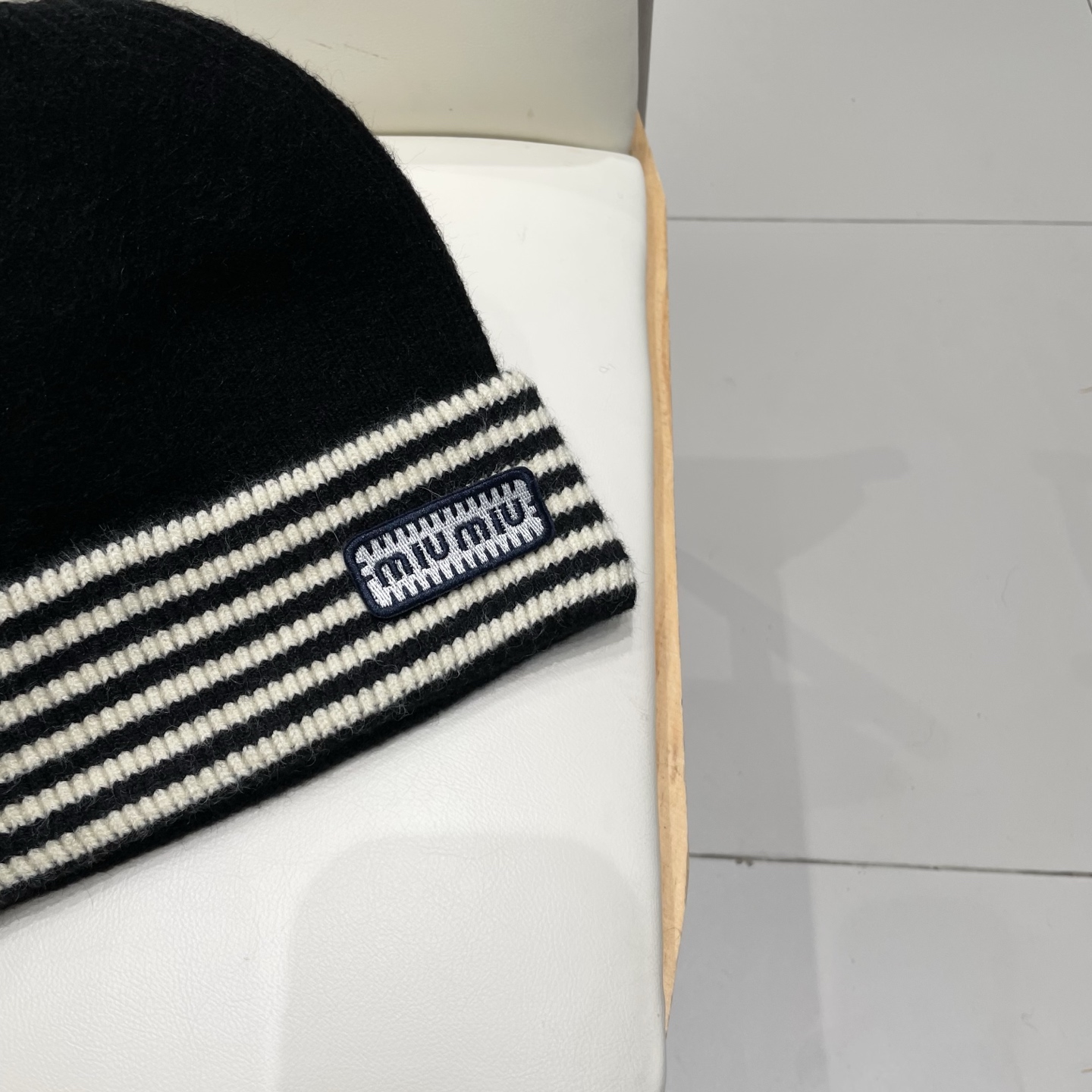 miumiu缪缪🐰秋冬毛线帽这种高级简直质感从头开始了！巨推荐大家这顶不管什么类型的衣服都好配💖休闲和甜