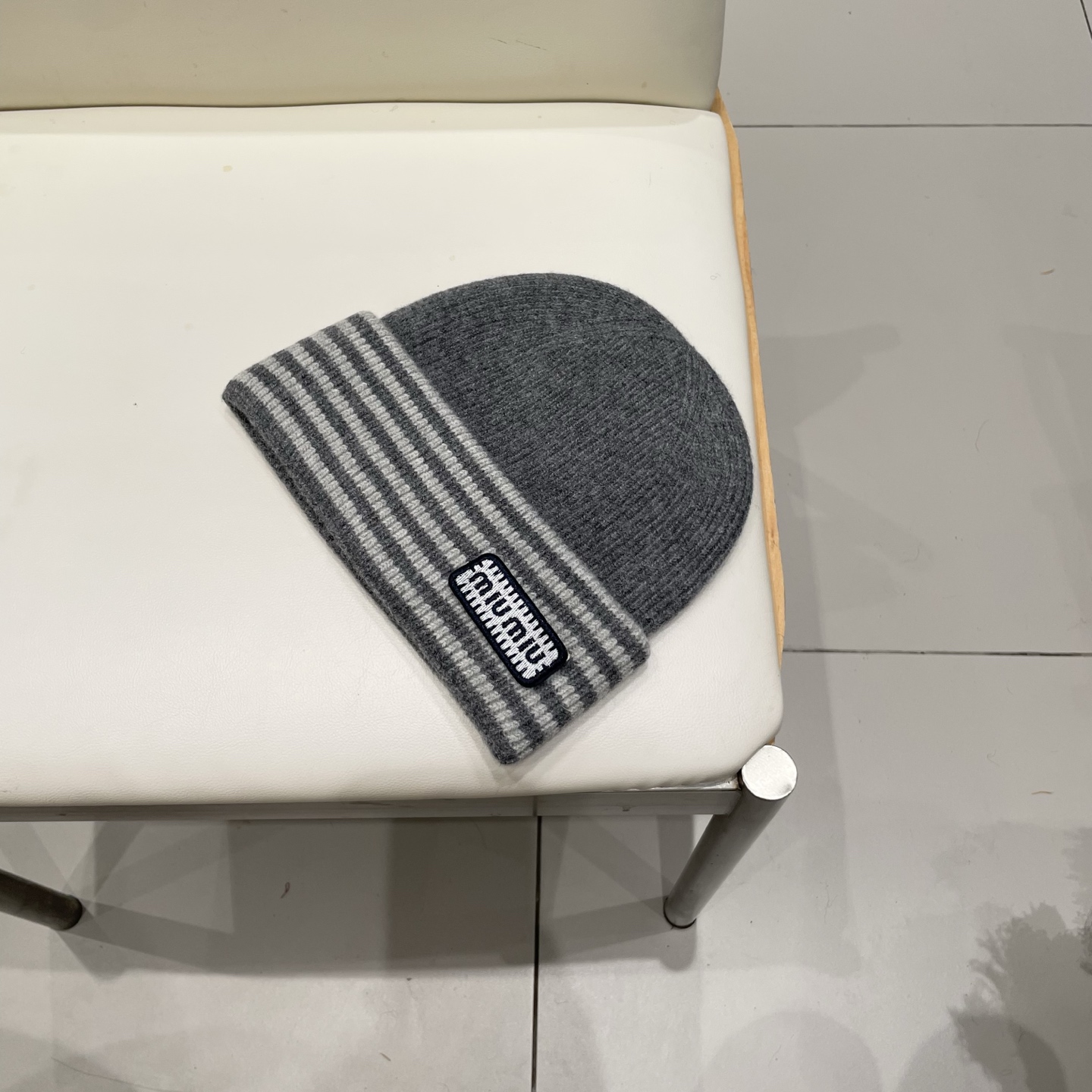 miumiu缪缪🐰秋冬毛线帽这种高级简直质感从头开始了！巨推荐大家这顶不管什么类型的衣服都好配💖休闲和甜