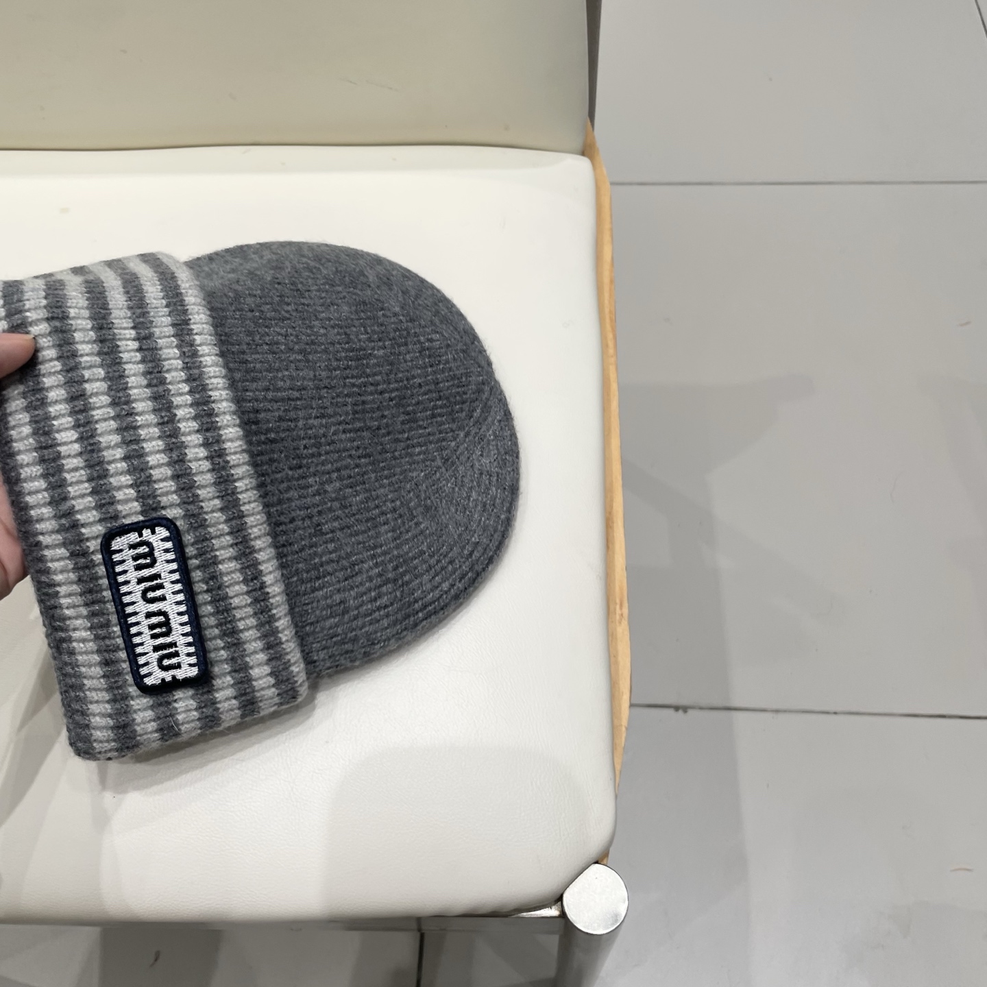 miumiu缪缪🐰秋冬毛线帽这种高级简直质感从头开始了！巨推荐大家这顶不管什么类型的衣服都好配💖休闲和甜