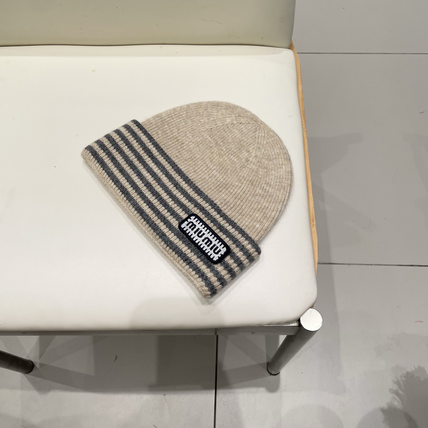 miumiu缪缪🐰秋冬毛线帽这种高级简直质感从头开始了！巨推荐大家这顶不管什么类型的衣服都好配💖休闲和甜