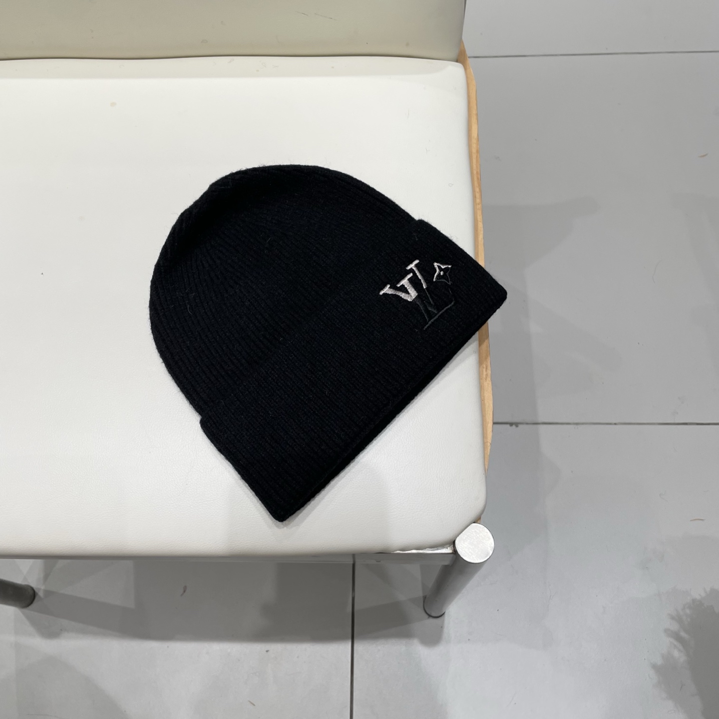 ⚫️Lv官网针织帽非常百搭 男女通用 亲们可以看细节，车工整齐 透气舒适，采用进口毛线料！潮人必备！