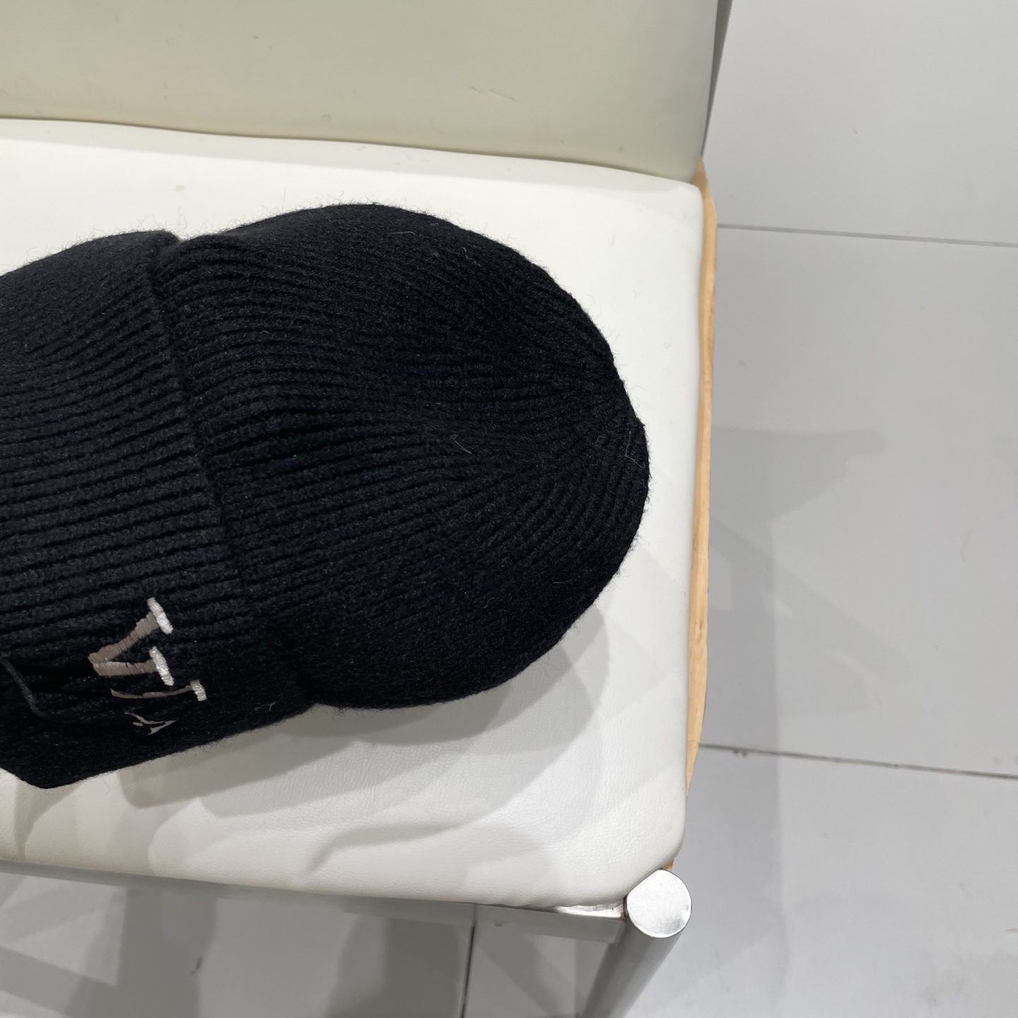 ⚫️Lv官网针织帽非常百搭 男女通用 亲们可以看细节，车工整齐 透气舒适，采用进口毛线料！潮人必备！