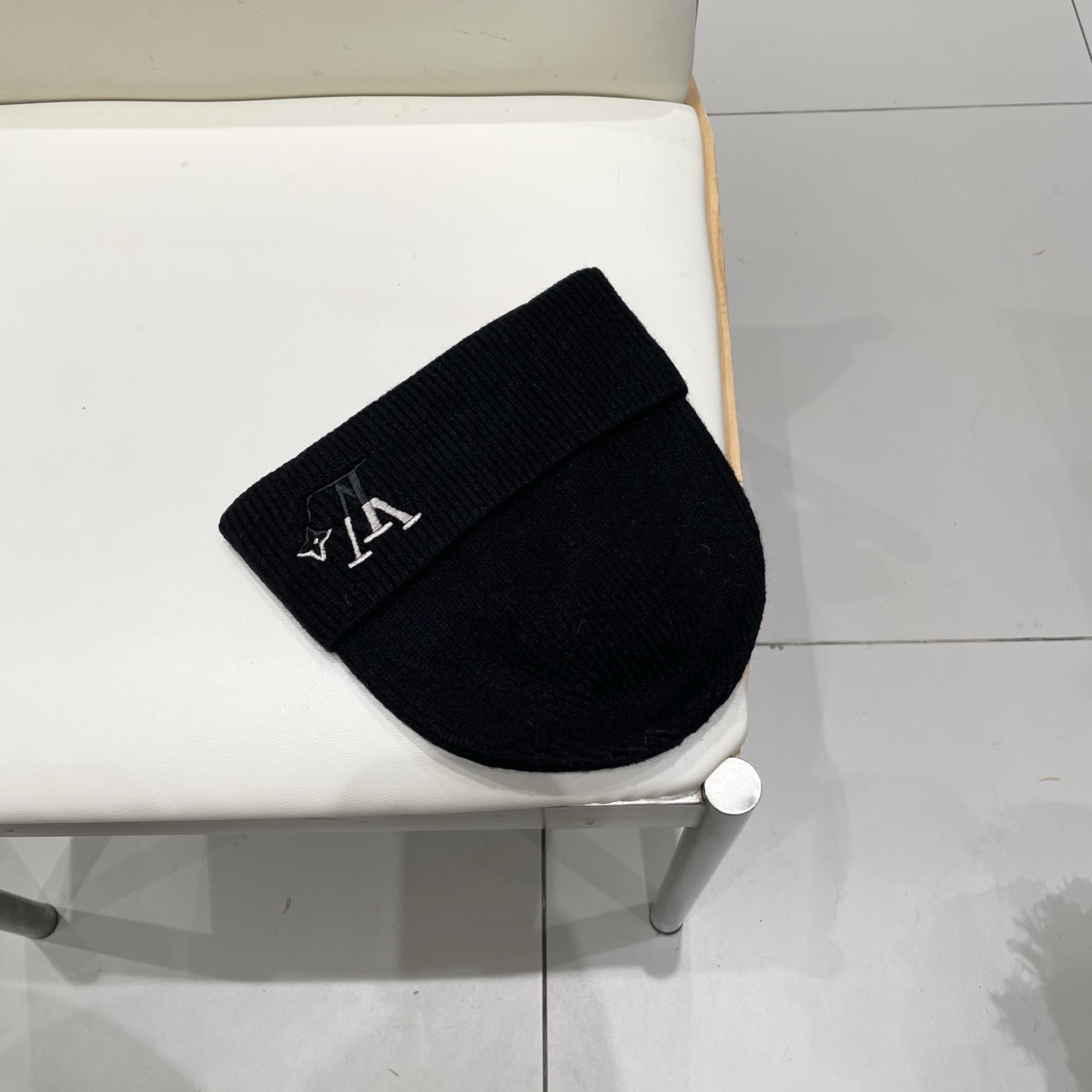 ⚫️Lv官网针织帽非常百搭 男女通用 亲们可以看细节，车工整齐 透气舒适，采用进口毛线料！潮人必备！