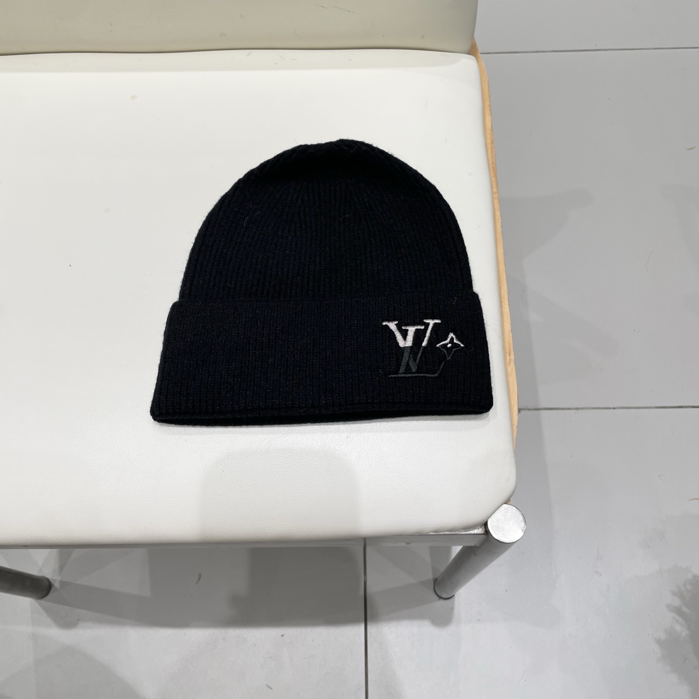 ⚫️Lv官网针织帽非常百搭 男女通用 亲们可以看细节，车工整齐 透气舒适，采用进口毛线料！潮人必备！