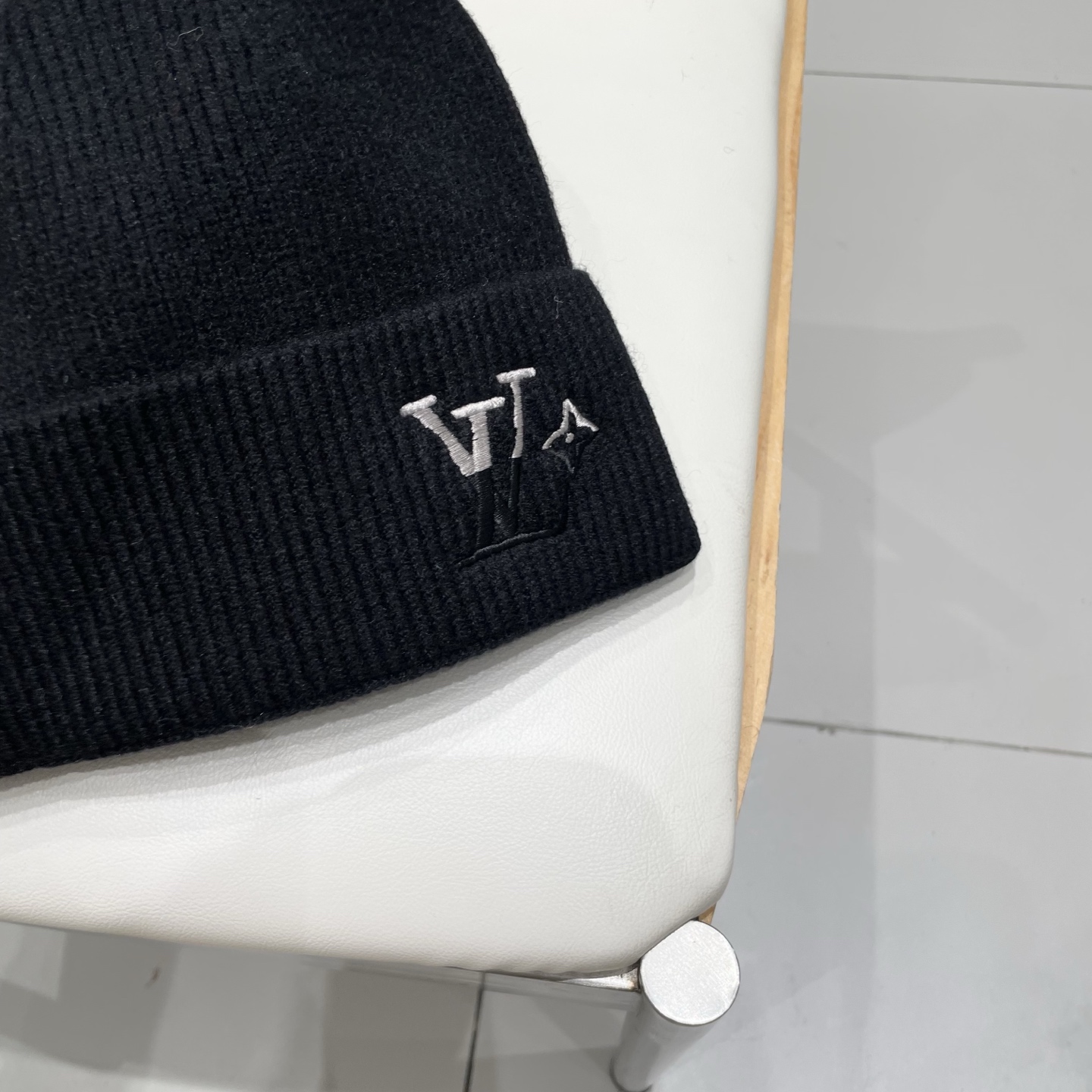 ⚫️Lv官网针织帽非常百搭 男女通用 亲们可以看细节，车工整齐 透气舒适，采用进口毛线料！潮人必备！