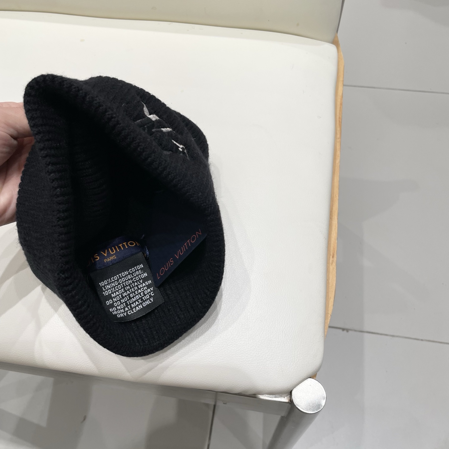 ⚫️Lv官网针织帽非常百搭 男女通用 亲们可以看细节，车工整齐 透气舒适，采用进口毛线料！潮人必备！