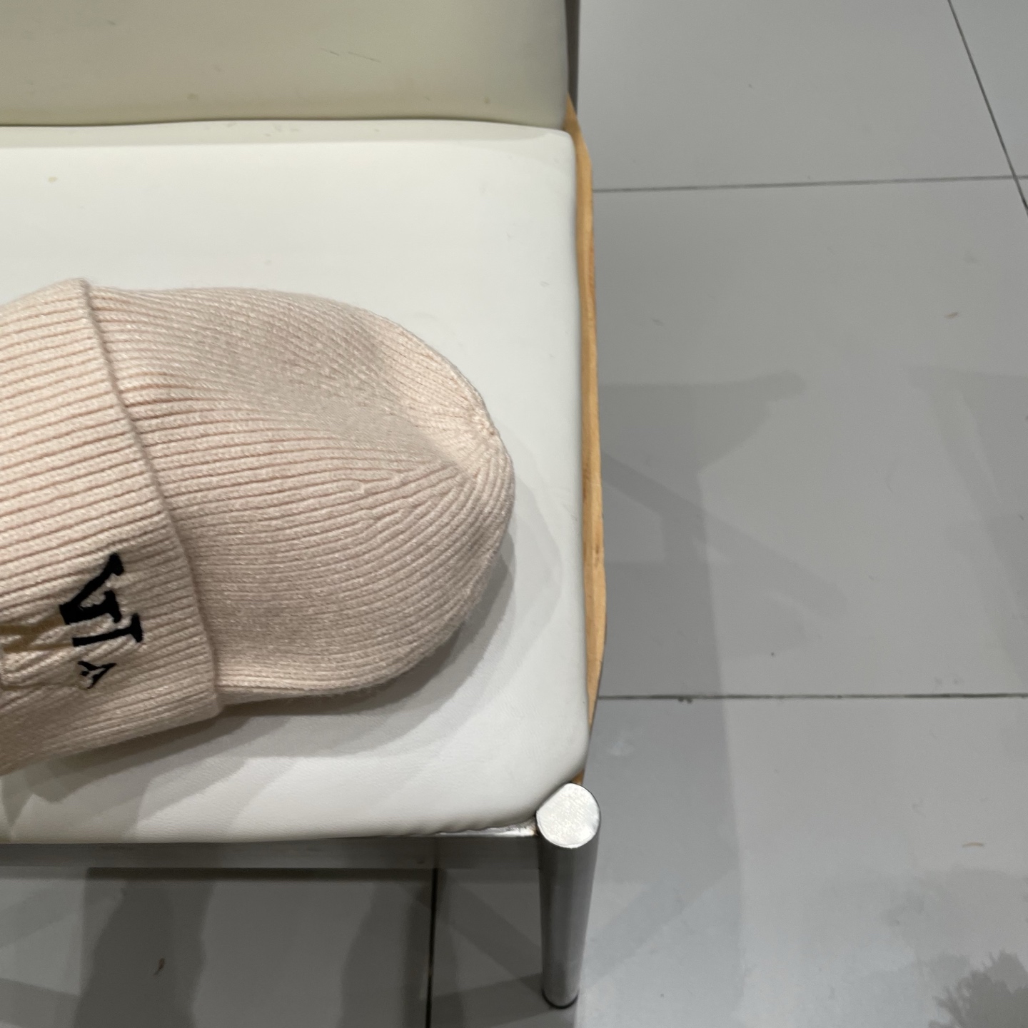 ⚫️Lv官网针织帽非常百搭 男女通用 亲们可以看细节，车工整齐 透气舒适，采用进口毛线料！潮人必备！