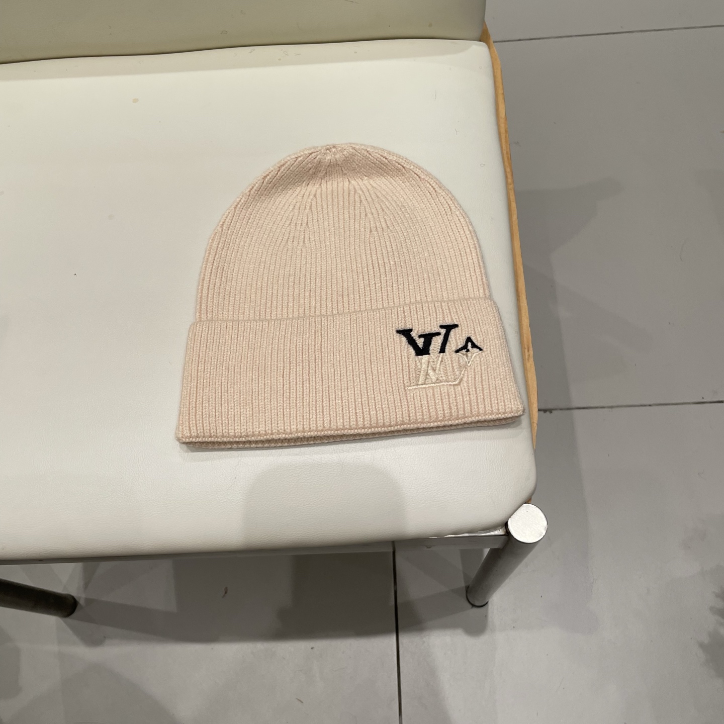 ⚫️Lv官网针织帽非常百搭 男女通用 亲们可以看细节，车工整齐 透气舒适，采用进口毛线料！潮人必备！