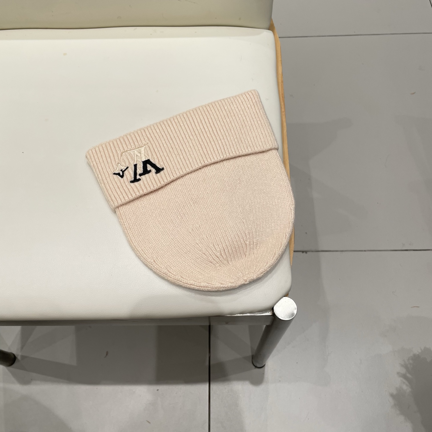 ⚫️Lv官网针织帽非常百搭 男女通用 亲们可以看细节，车工整齐 透气舒适，采用进口毛线料！潮人必备！