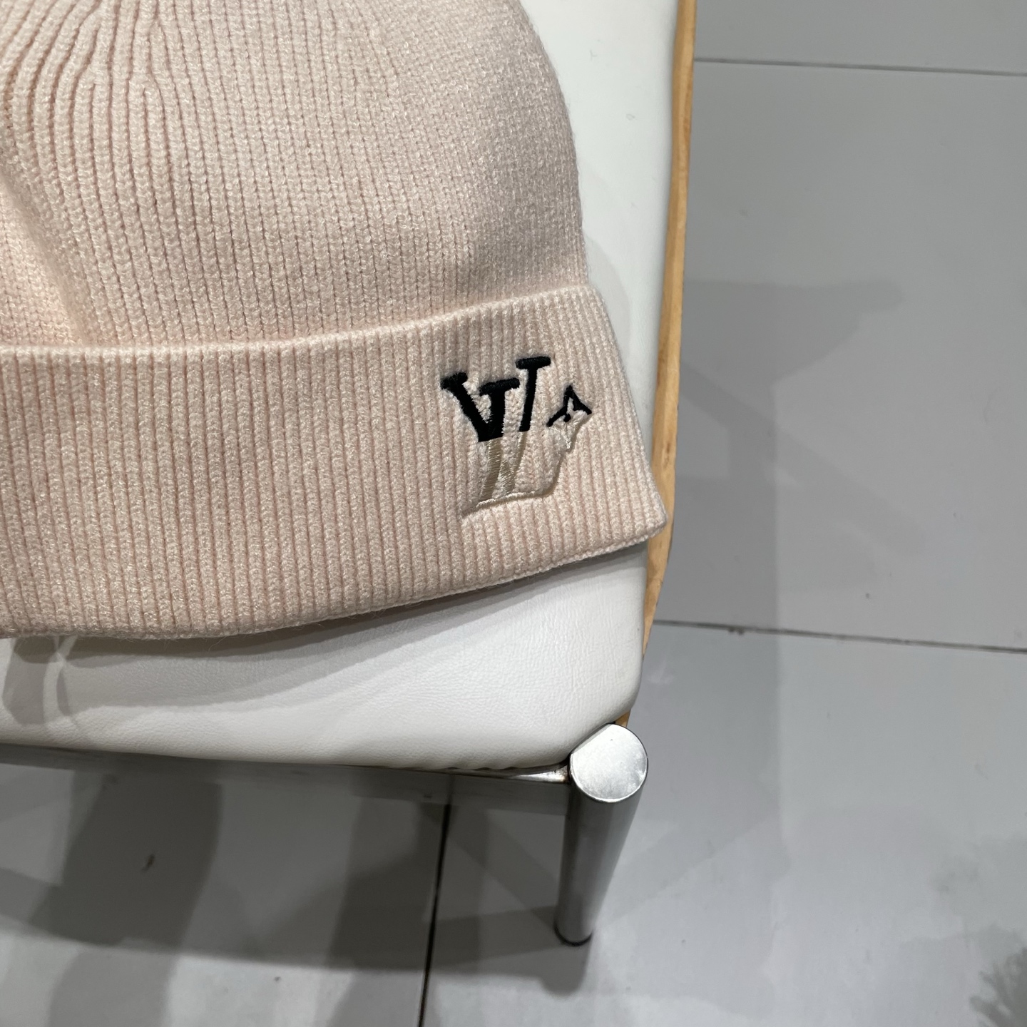 ⚫️Lv官网针织帽非常百搭 男女通用 亲们可以看细节，车工整齐 透气舒适，采用进口毛线料！潮人必备！