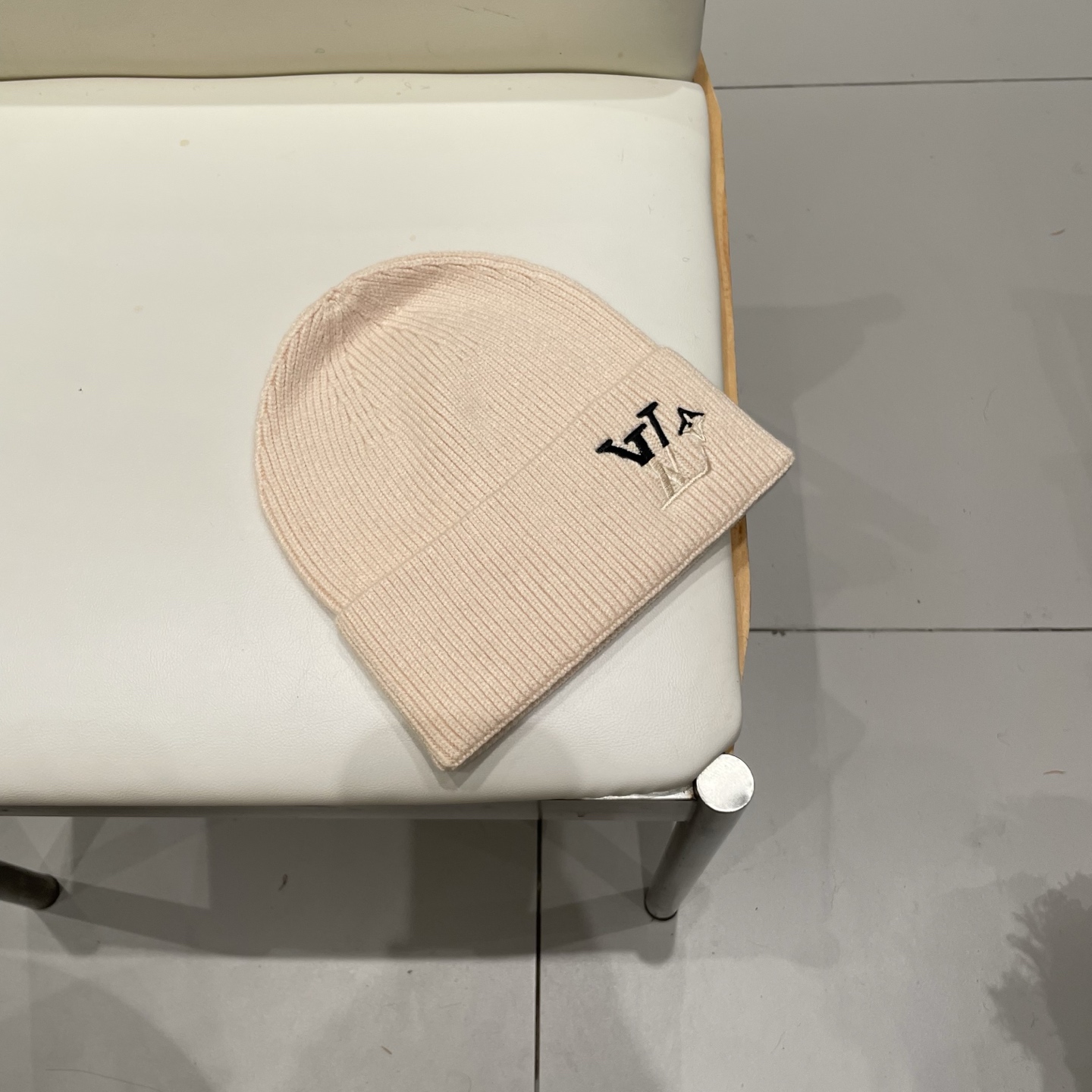 ⚫️Lv官网针织帽非常百搭 男女通用 亲们可以看细节，车工整齐 透气舒适，采用进口毛线料！潮人必备！