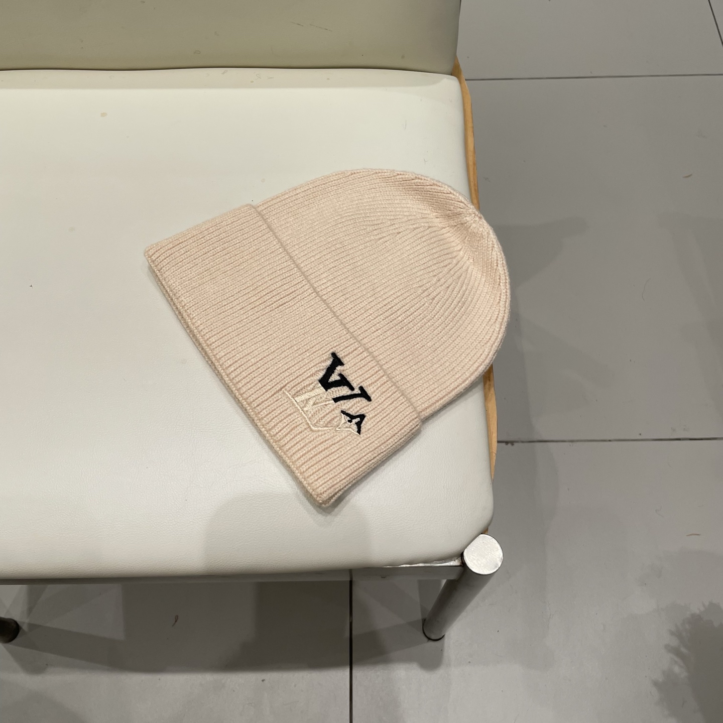 ⚫️Lv官网针织帽非常百搭 男女通用 亲们可以看细节，车工整齐 透气舒适，采用进口毛线料！潮人必备！