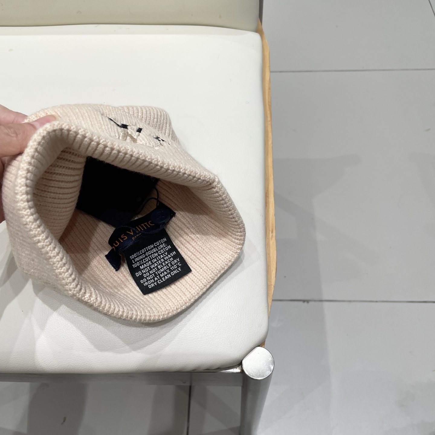 ⚫️Lv官网针织帽非常百搭 男女通用 亲们可以看细节，车工整齐 透气舒适，采用进口毛线料！潮人必备！