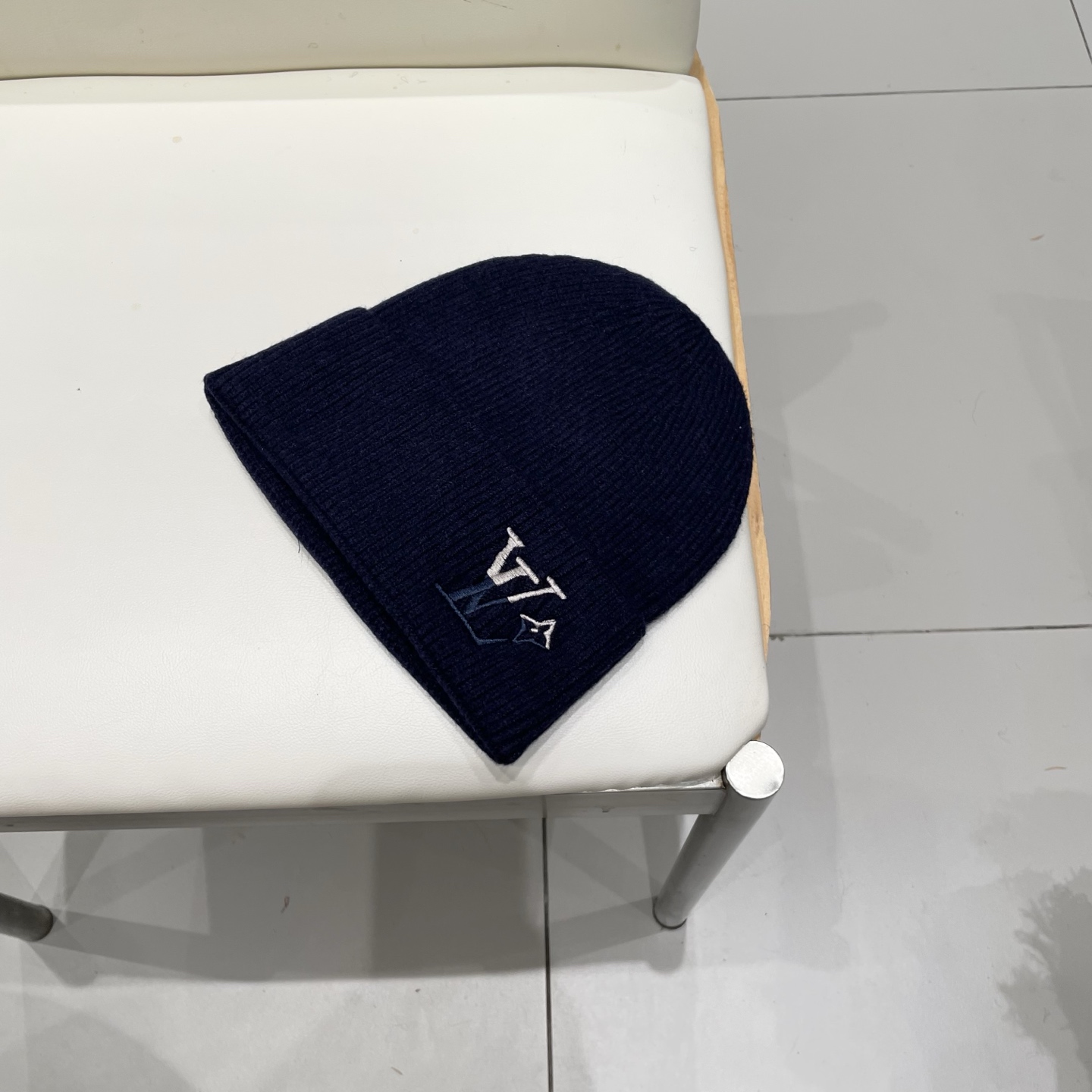 ⚫️Lv官网针织帽非常百搭 男女通用 亲们可以看细节，车工整齐 透气舒适，采用进口毛线料！潮人必备！