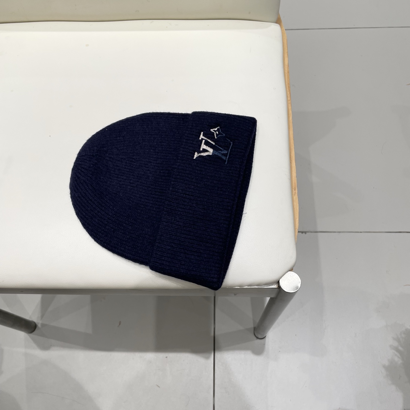 ⚫️Lv官网针织帽非常百搭 男女通用 亲们可以看细节，车工整齐 透气舒适，采用进口毛线料！潮人必备！