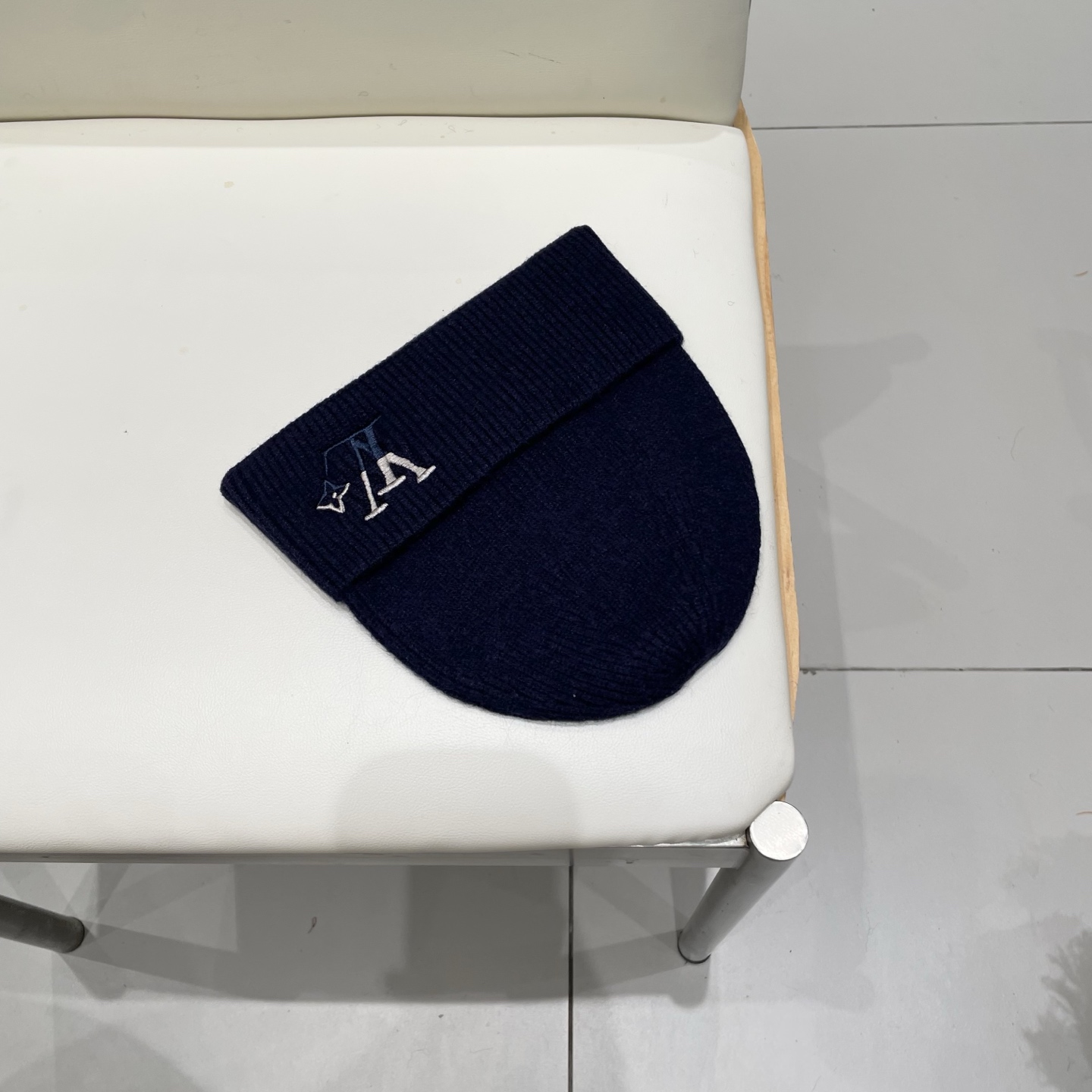 ⚫️Lv官网针织帽非常百搭 男女通用 亲们可以看细节，车工整齐 透气舒适，采用进口毛线料！潮人必备！