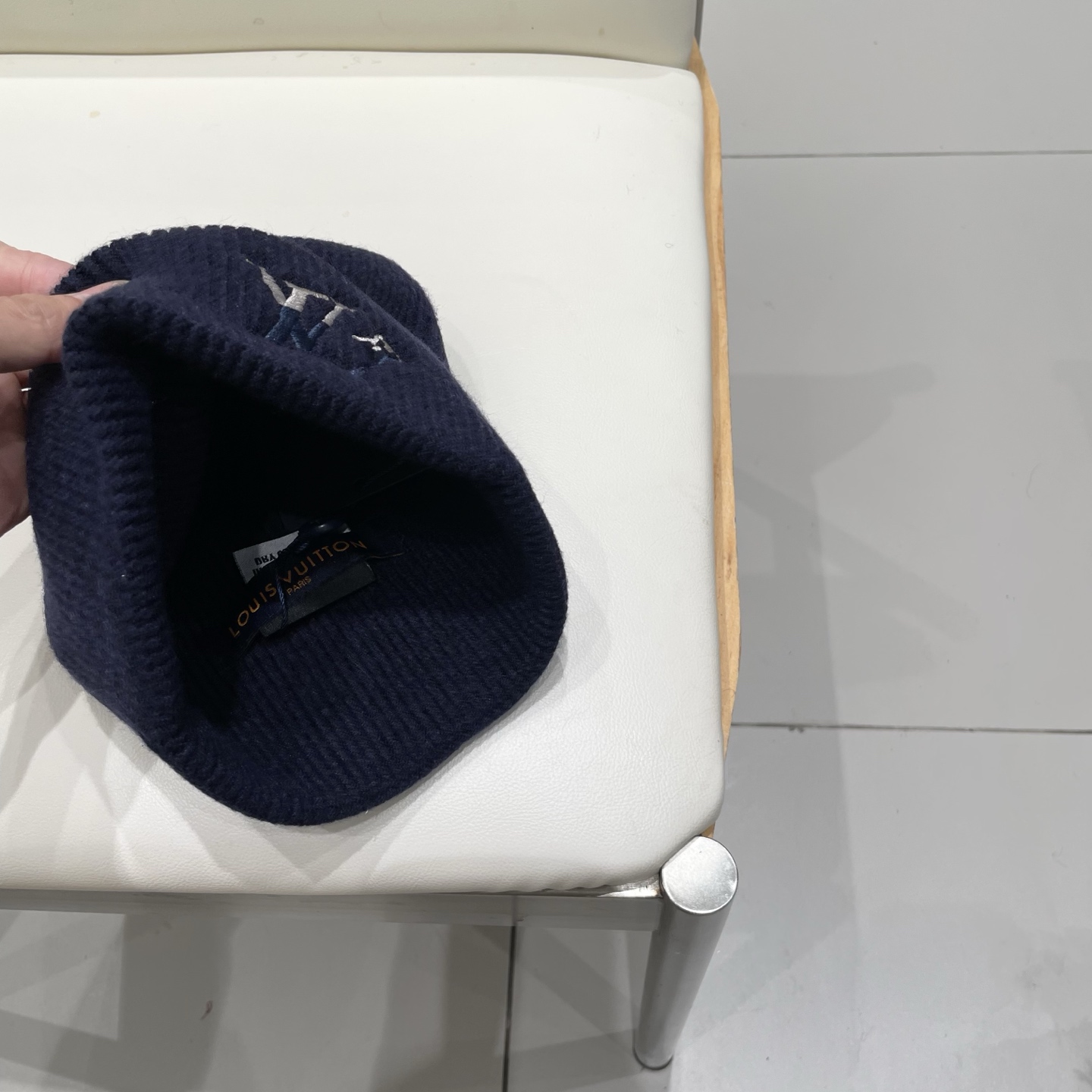 ⚫️Lv官网针织帽非常百搭 男女通用 亲们可以看细节，车工整齐 透气舒适，采用进口毛线料！潮人必备！
