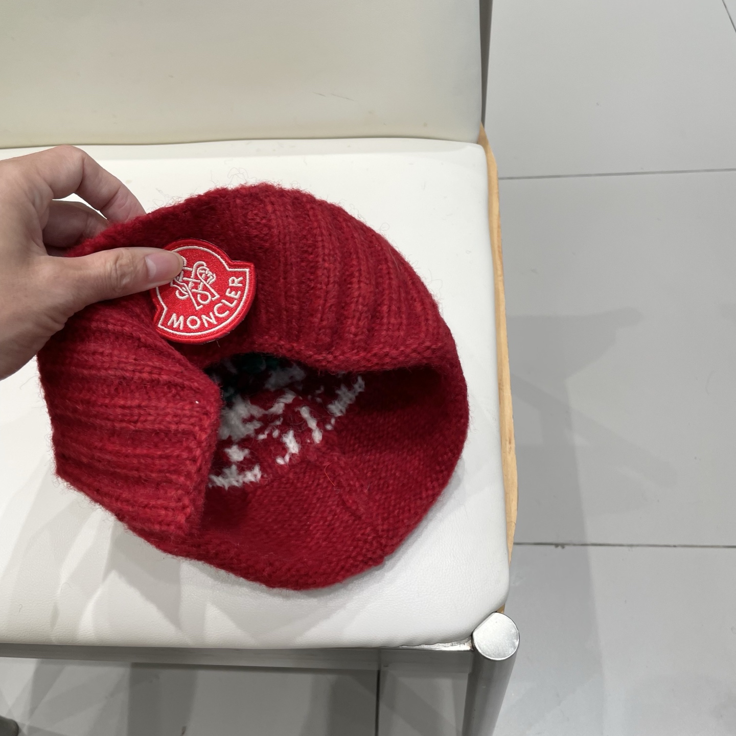 蒙口moncler2025新款费尔岛风可爱樱桃毛球针织帽子女秋冬保暖护耳百搭毛线帽