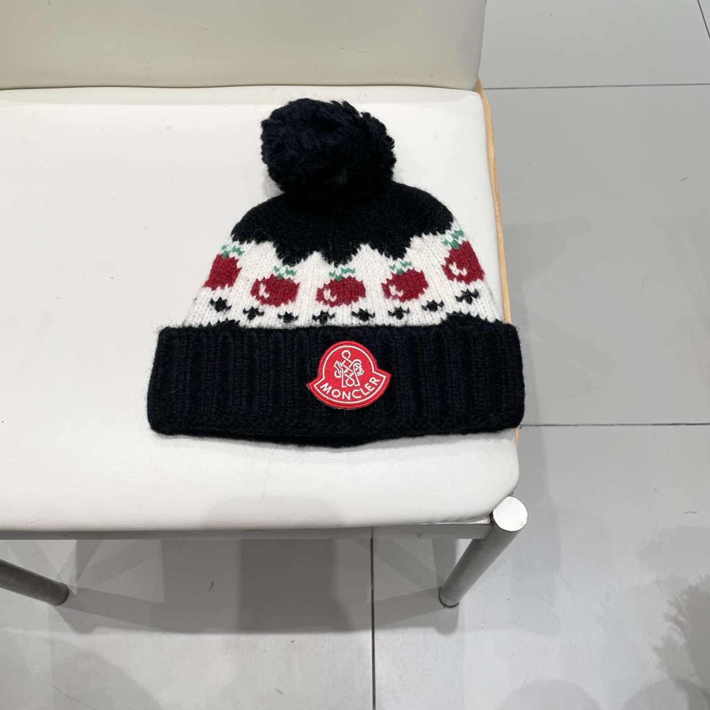 蒙口moncler2025新款费尔岛风可爱樱桃毛球针织帽子女秋冬保暖护耳百搭毛线帽