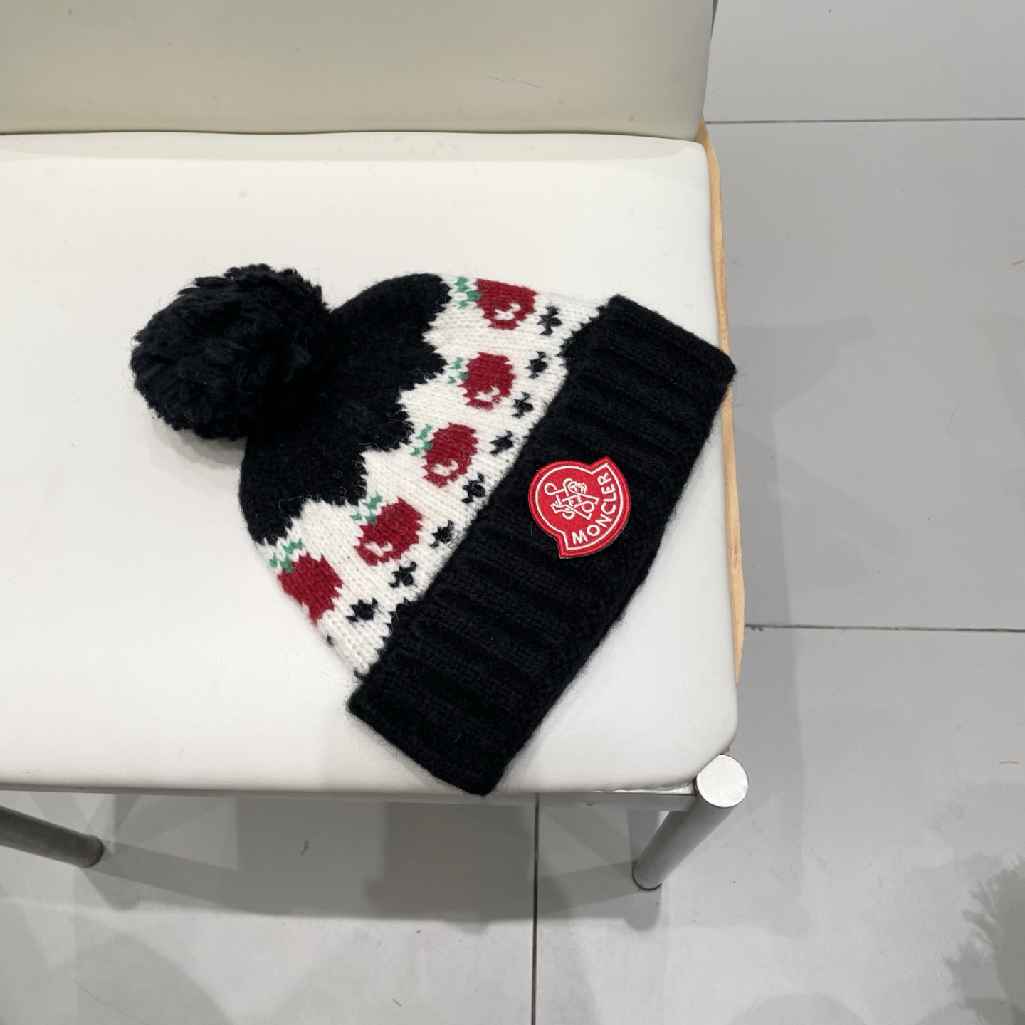 蒙口moncler2025新款费尔岛风可爱樱桃毛球针织帽子女秋冬保暖护耳百搭毛线帽