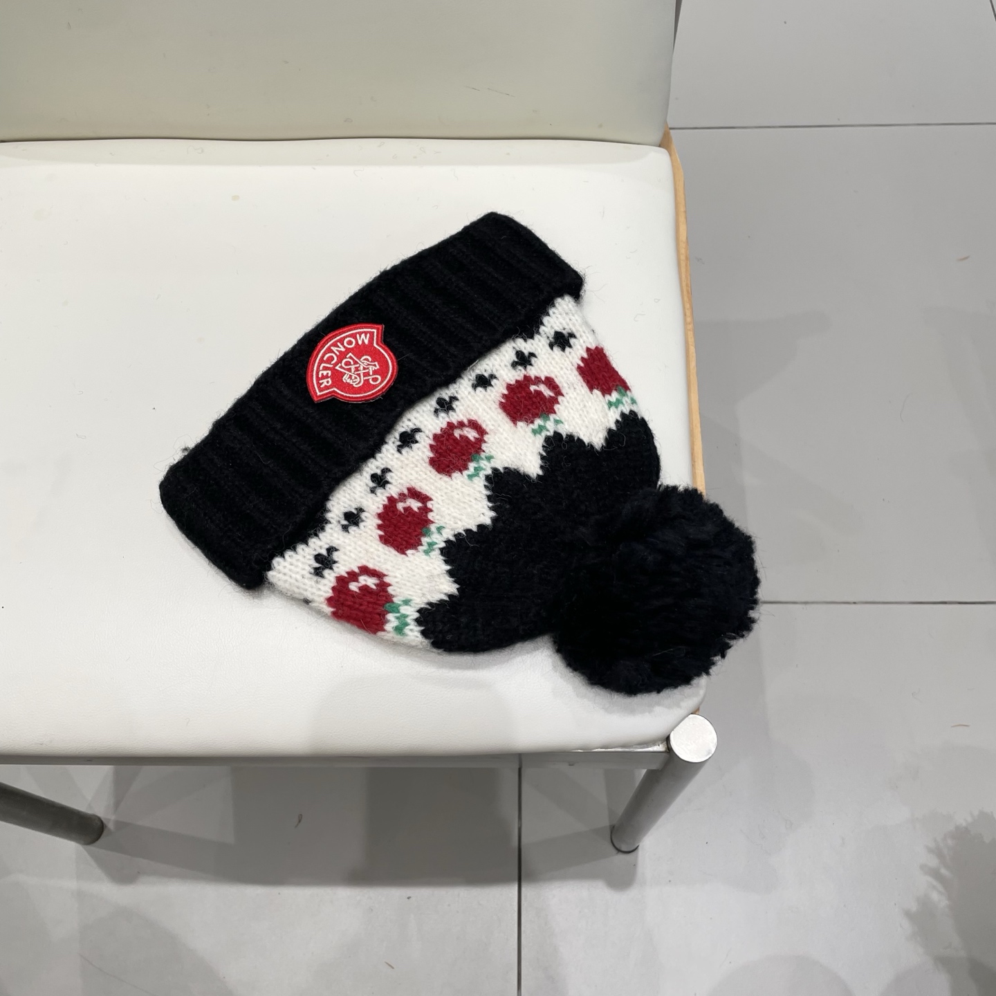 蒙口moncler2025新款费尔岛风可爱樱桃毛球针织帽子女秋冬保暖护耳百搭毛线帽