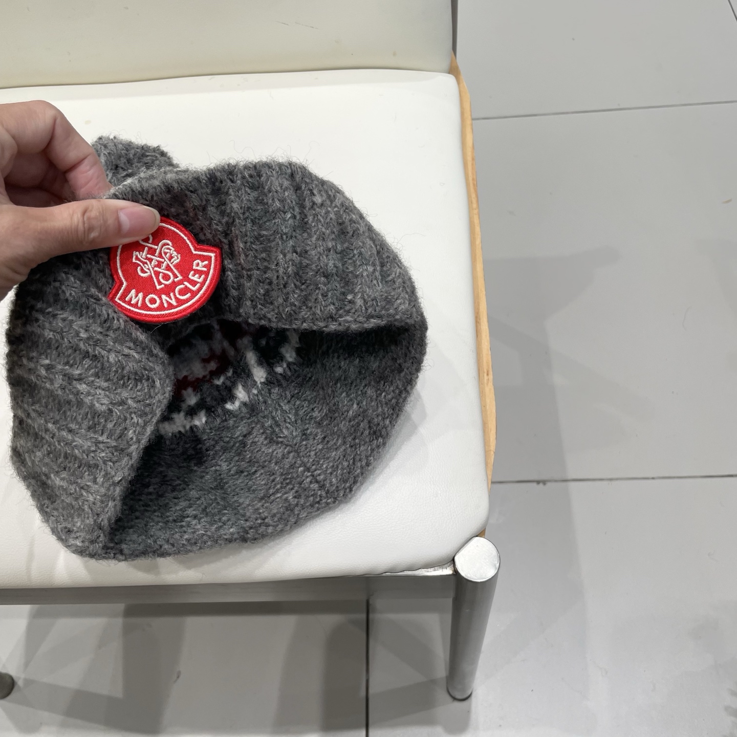 蒙口moncler2025新款费尔岛风可爱樱桃毛球针织帽子女秋冬保暖护耳百搭毛线帽