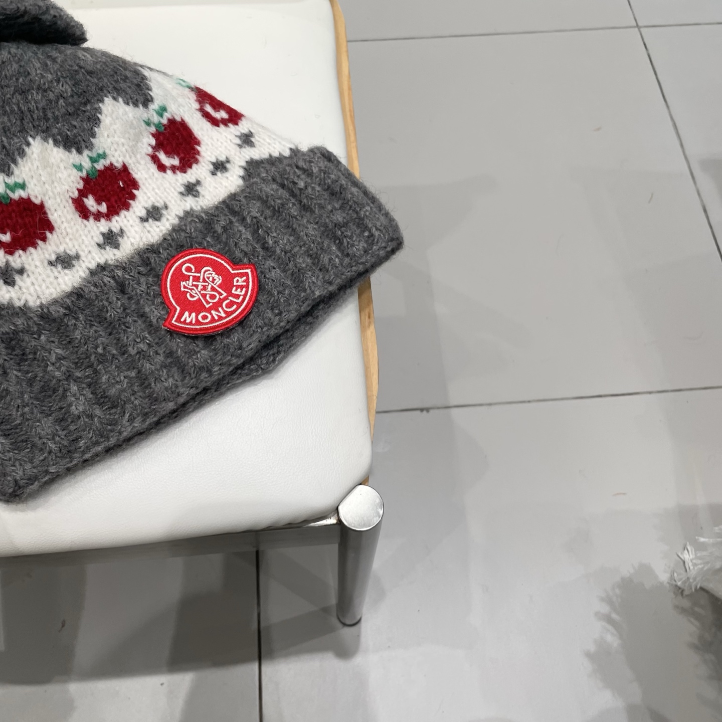 蒙口moncler2025新款费尔岛风可爱樱桃毛球针织帽子女秋冬保暖护耳百搭毛线帽