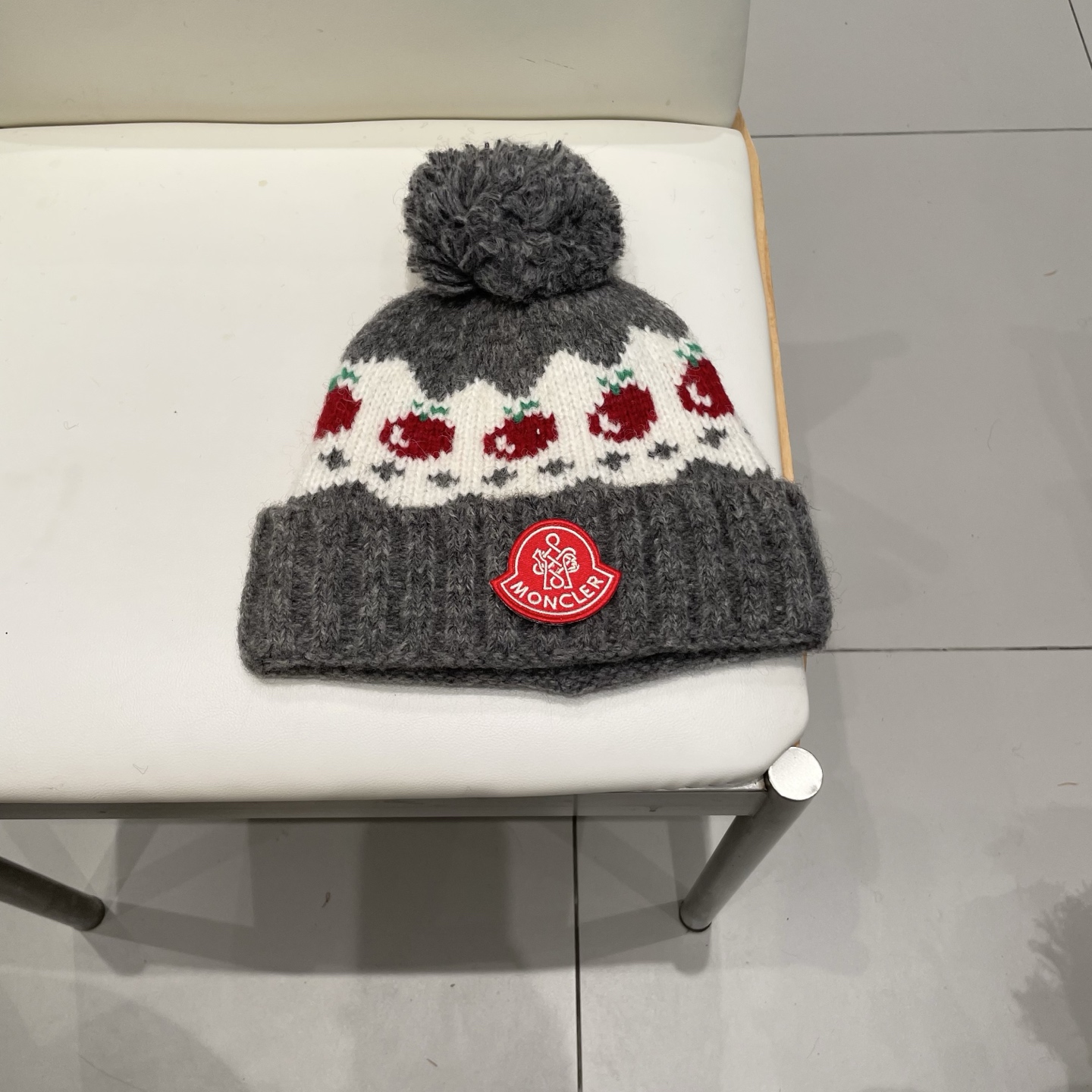 蒙口moncler2025新款费尔岛风可爱樱桃毛球针织帽子女秋冬保暖护耳百搭毛线帽