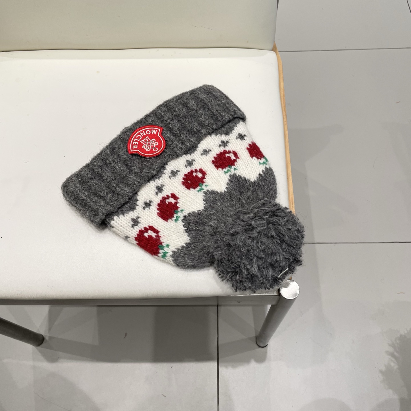 蒙口moncler2025新款费尔岛风可爱樱桃毛球针织帽子女秋冬保暖护耳百搭毛线帽