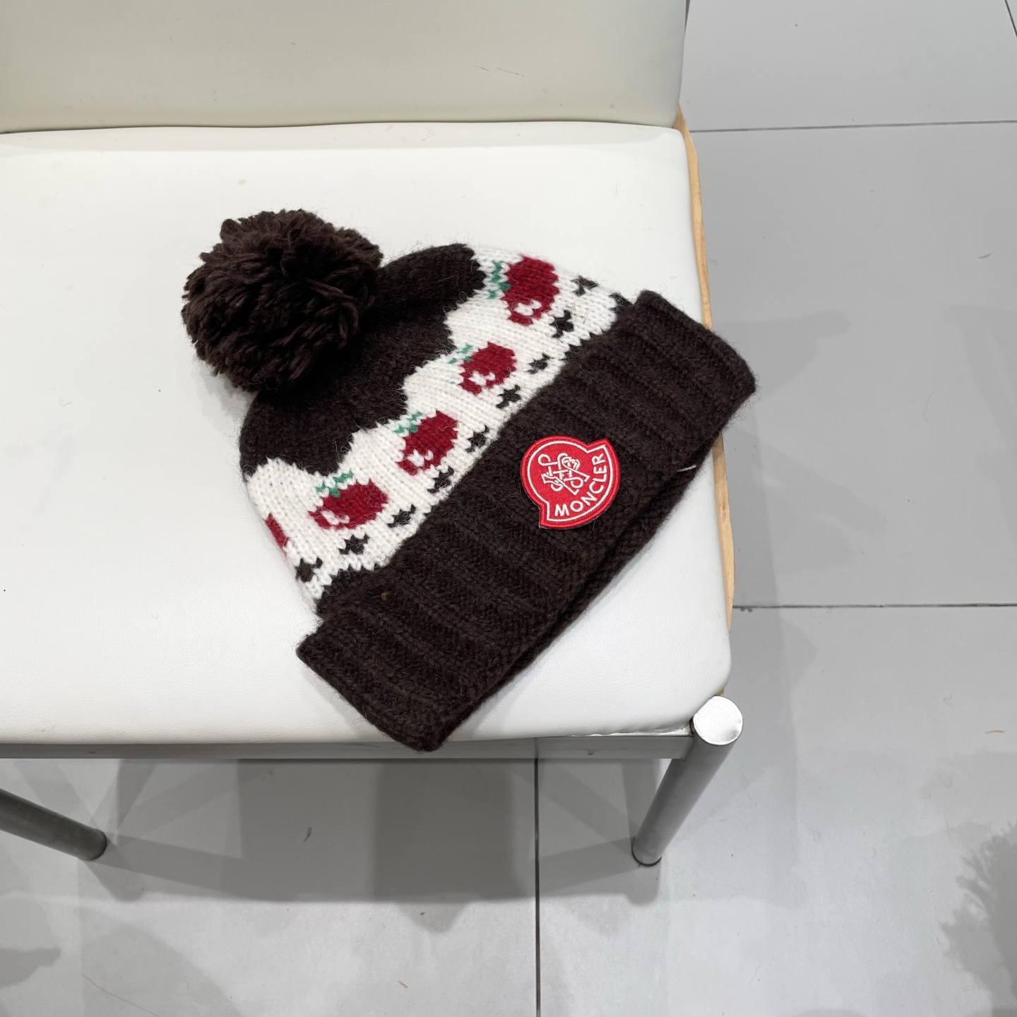 蒙口moncler2025新款费尔岛风可爱樱桃毛球针织帽子女秋冬保暖护耳百搭毛线帽