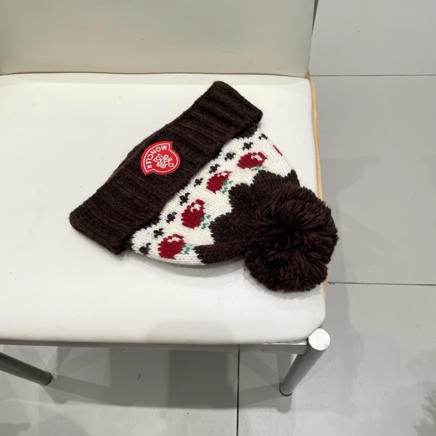 蒙口moncler2025新款费尔岛风可爱樱桃毛球针织帽子女秋冬保暖护耳百搭毛线帽