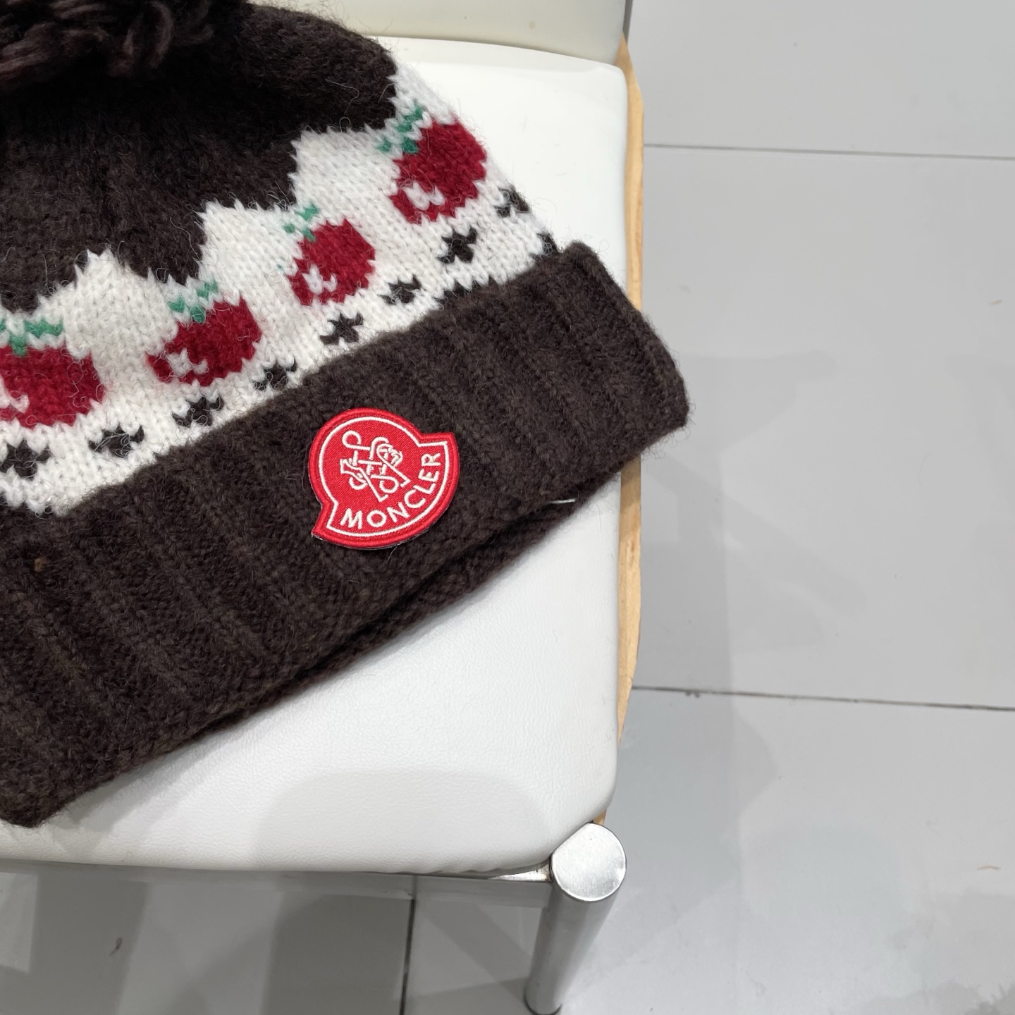 蒙口moncler2025新款费尔岛风可爱樱桃毛球针织帽子女秋冬保暖护耳百搭毛线帽