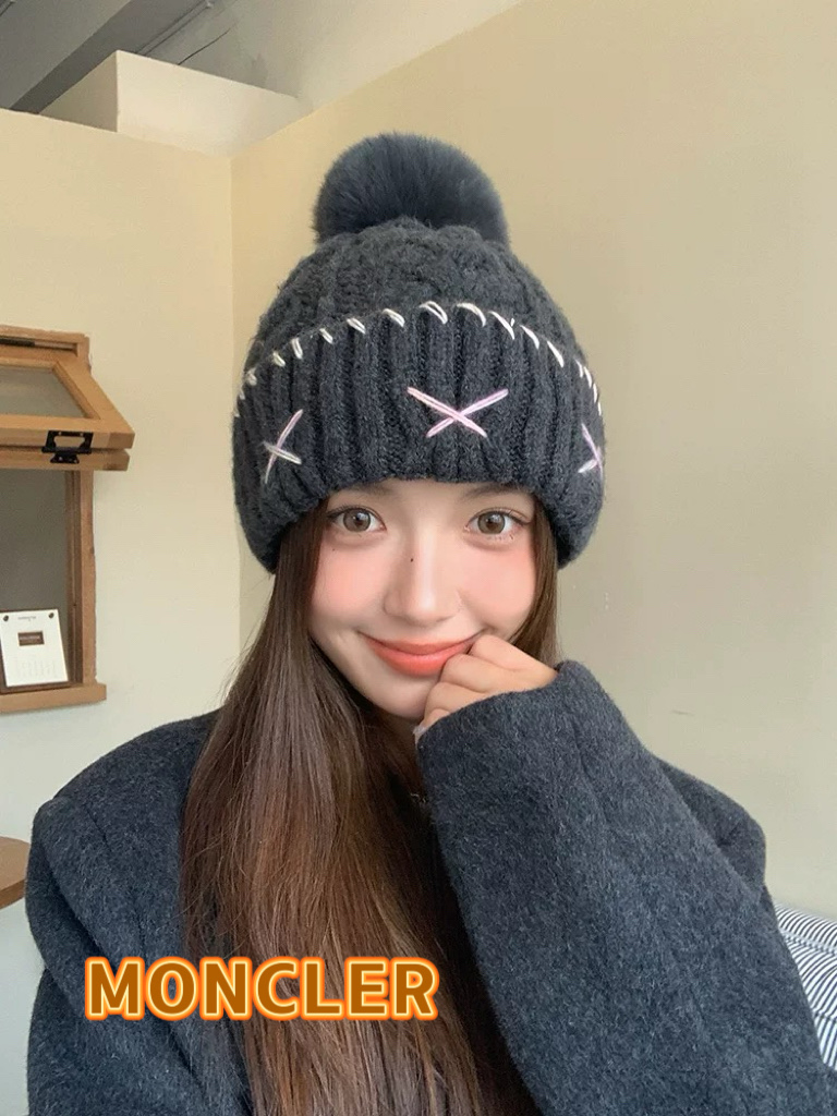 NO:617731,MONCLER wool ball knitted hat for women Korean version 2025 new autumn and winter fashionable and versatile small thickened warm woolen hat hat fisherman hat baseball cap knitted hat, hat, espadrilles, hats19860909MONCLER毛球针织帽女韩版2025新款秋冬季时尚百搭显脸小加厚保暖毛线帽子帽子渔夫帽棒球帽针织帽,帽子,espadrilles,hats,hat