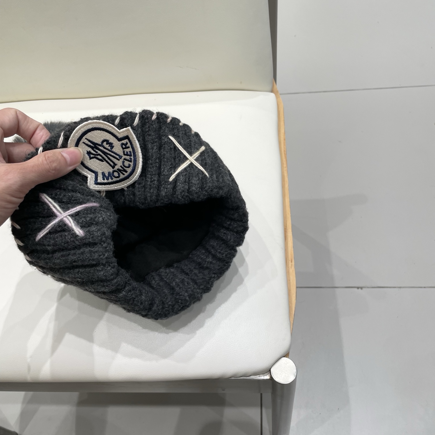 MONCLER毛球针织帽女韩版2025新款秋冬季时尚百搭显脸小加厚保暖毛线帽子