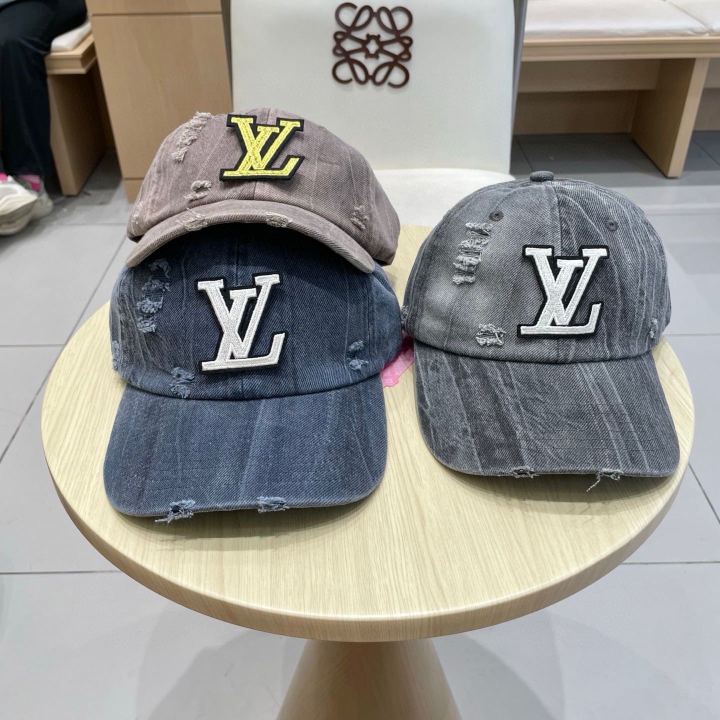 🧢路易威登棒球帽 LouisVuitton😍新款LV棒球帽，重工打造♥️高端大气，百搭款🤗男女通用！跑量