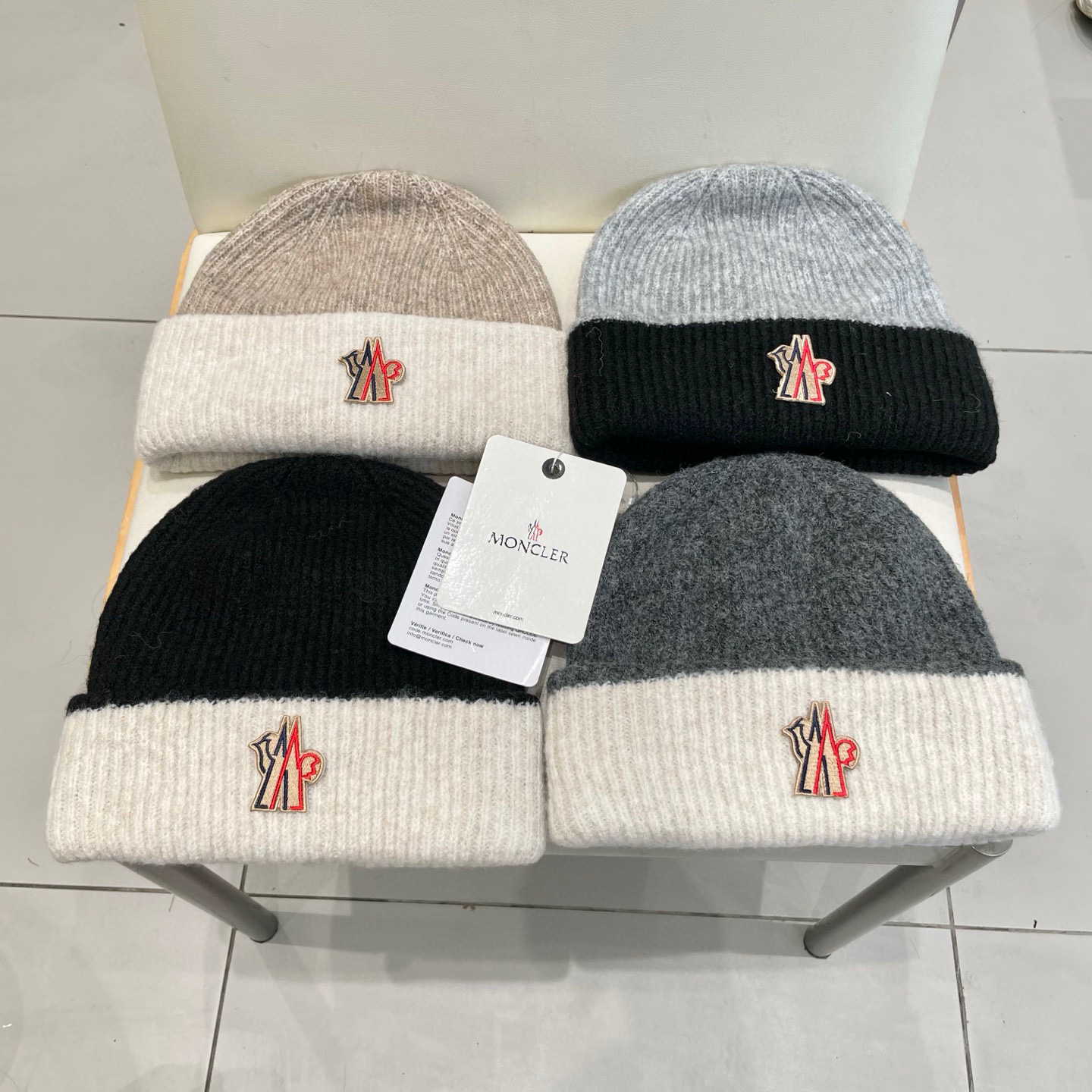 MONCLER蒙口🎩羊毛针织毛线帽，好品质高端大气，超柔软！超火爆💖质感很赞，出街超好搭配！时尚潮流！冬