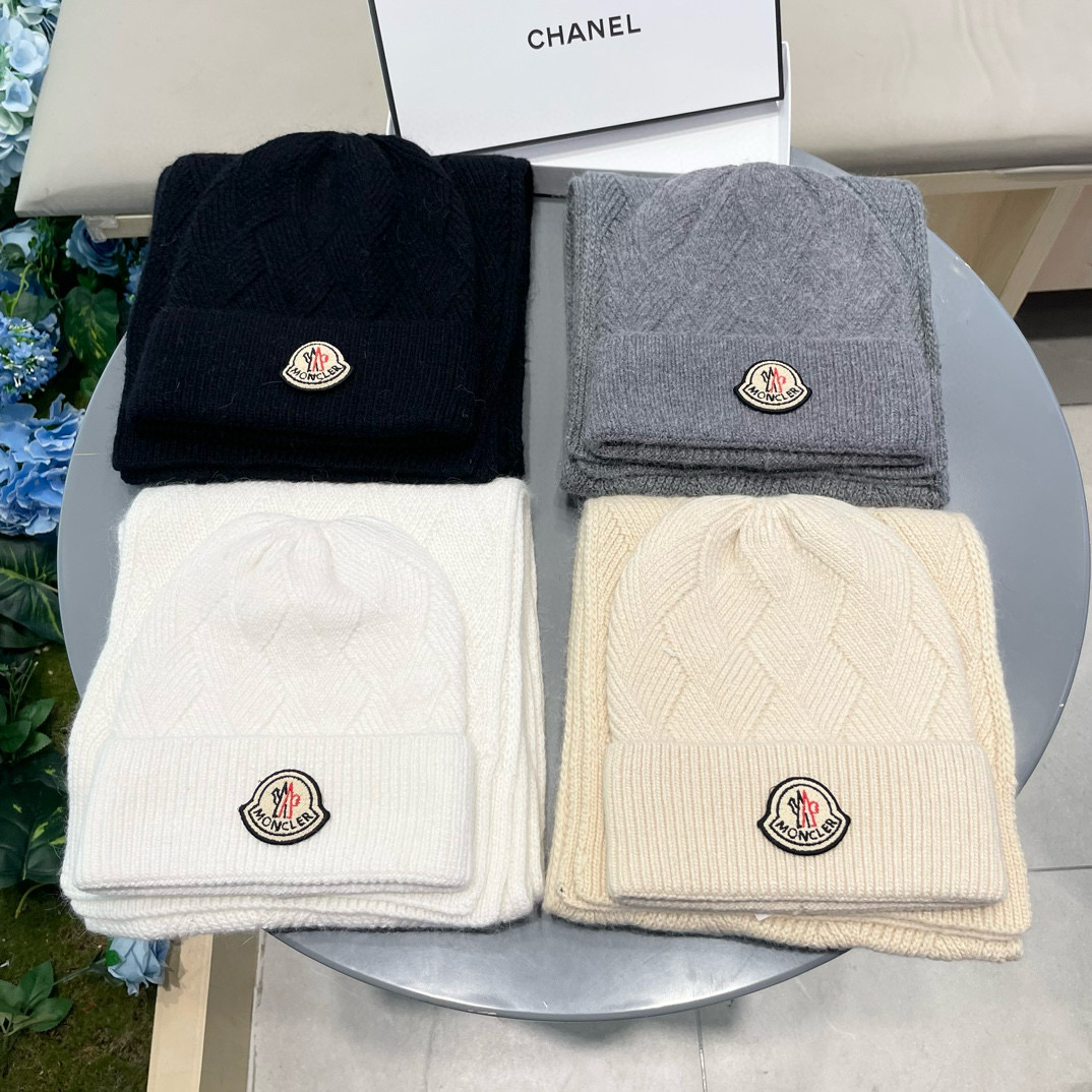 Moncler 蒙口套装秋冬款翻边羊毛针织毛线帽高品质定制！这款必定是极简主义的最爱干净，利索，时尚百搭