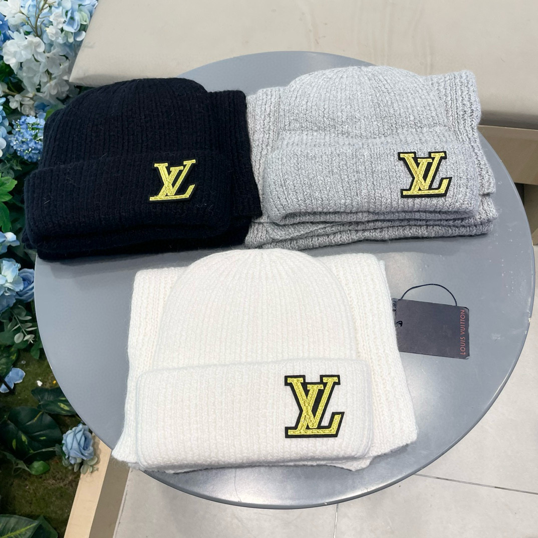 Lv家。【两件套-羊毛套装帽子】经典套装帽子！帽子➕围巾！暖暖哒超级舒服～冬日小姐姐减龄神器哦～这个冬天