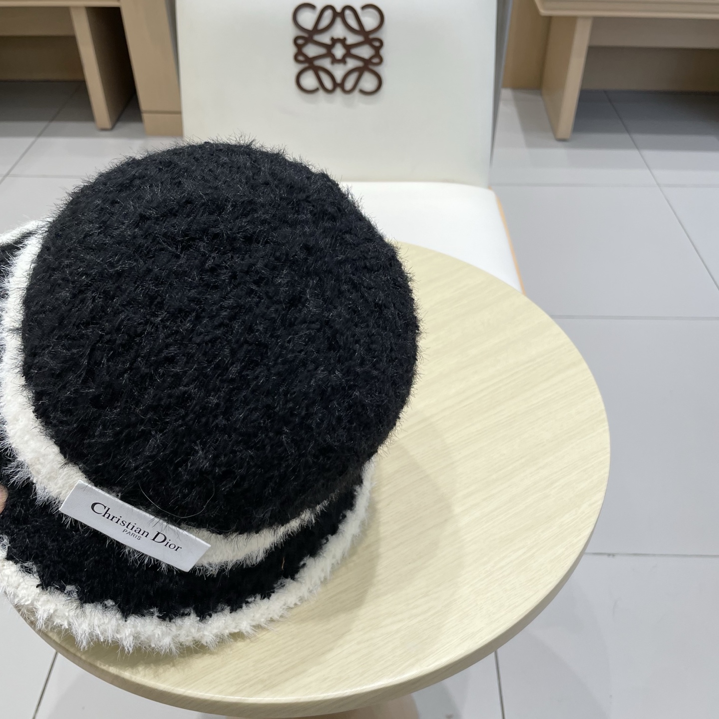 Dior 秋冬季针织保暖护耳女款日系简约水桶帽防寒毛绒帽子现货
