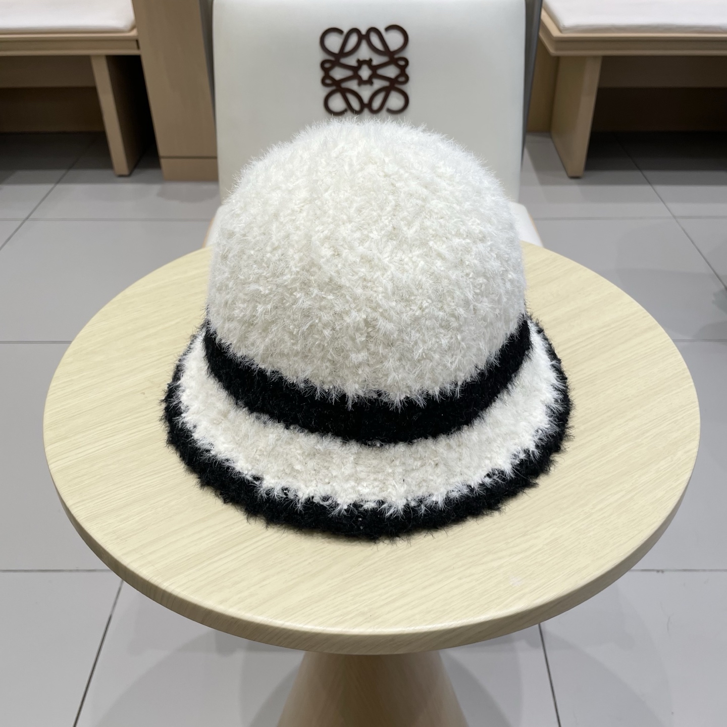 Dior 秋冬季针织保暖护耳女款日系简约水桶帽防寒毛绒帽子现货