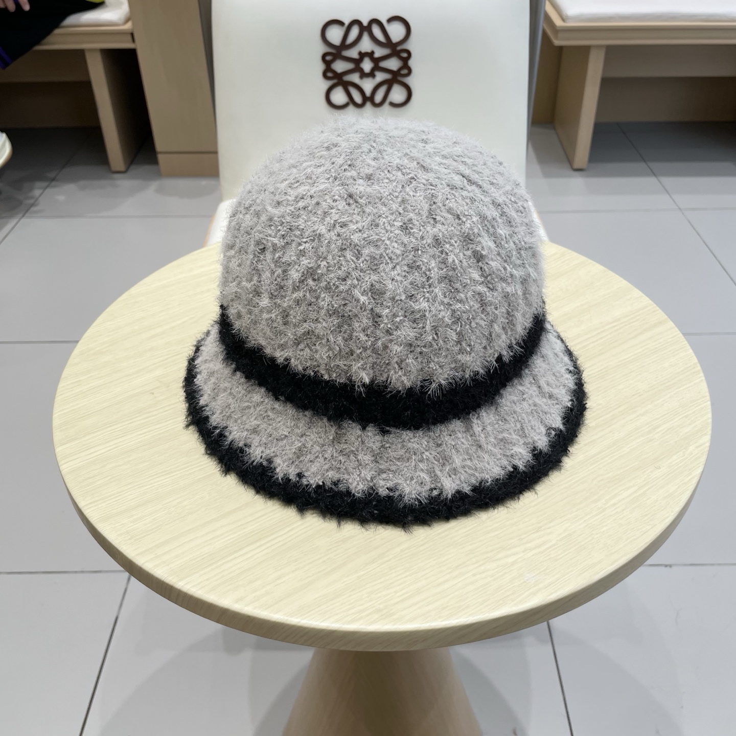 Dior 秋冬季针织保暖护耳女款日系简约水桶帽防寒毛绒帽子现货