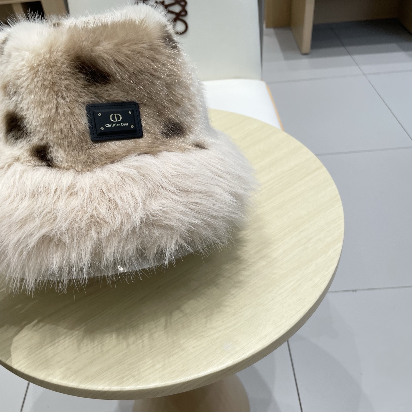 迪奥 Dior韩版豹纹毛毛边渔夫帽子女秋冬显脸小小众毛茸茸保暖护耳盆帽大头围