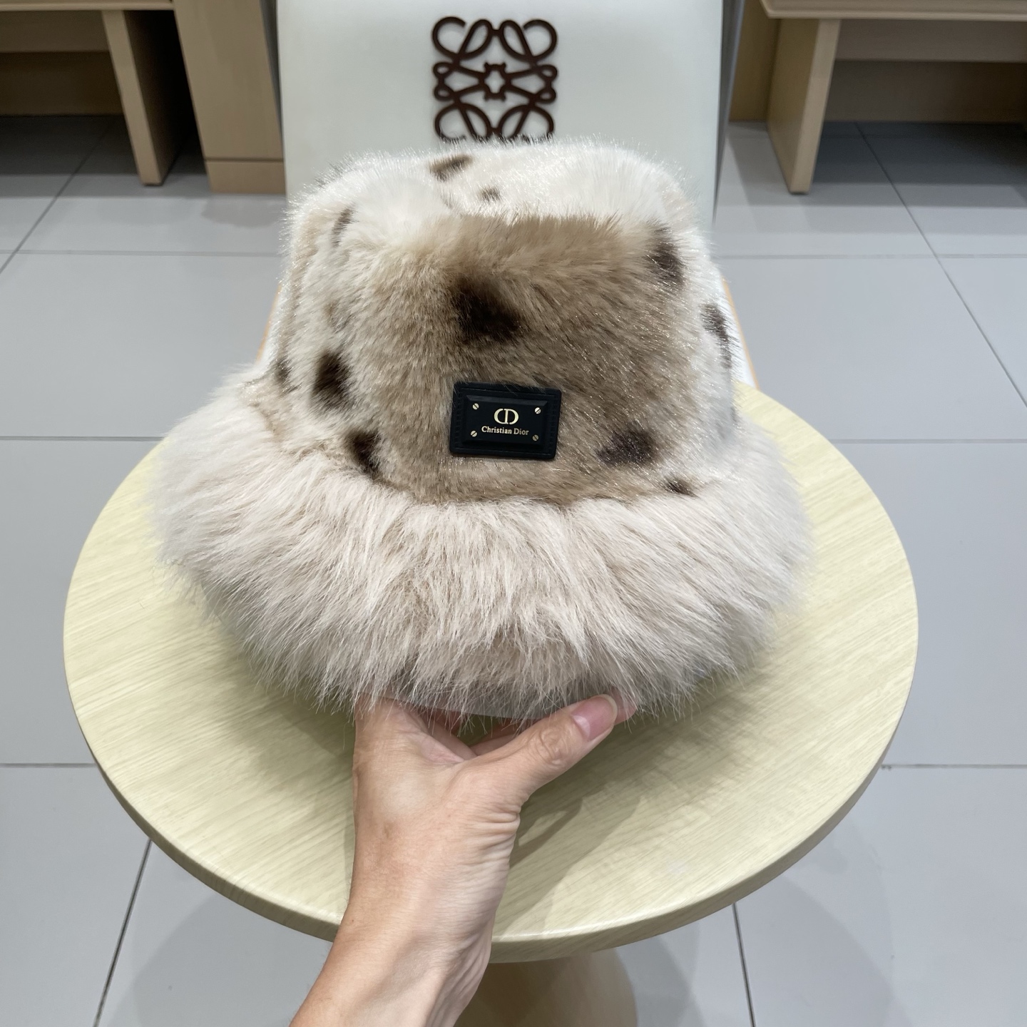 迪奥 Dior韩版豹纹毛毛边渔夫帽子女秋冬显脸小小众毛茸茸保暖护耳盆帽大头围