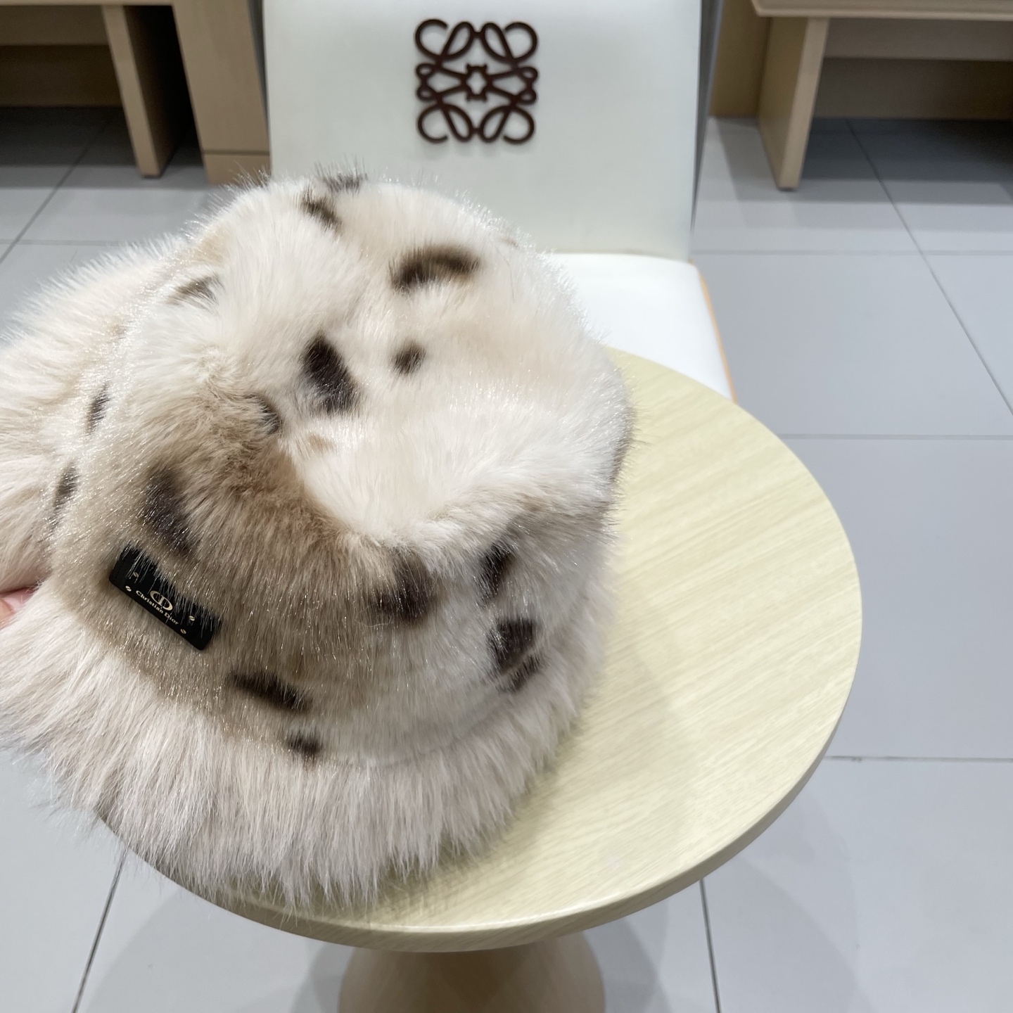 迪奥 Dior韩版豹纹毛毛边渔夫帽子女秋冬显脸小小众毛茸茸保暖护耳盆帽大头围