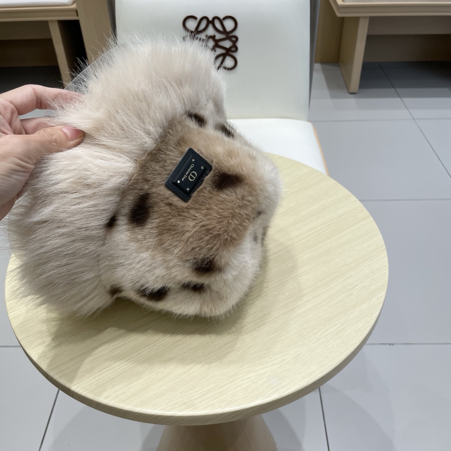迪奥 Dior韩版豹纹毛毛边渔夫帽子女秋冬显脸小小众毛茸茸保暖护耳盆帽大头围