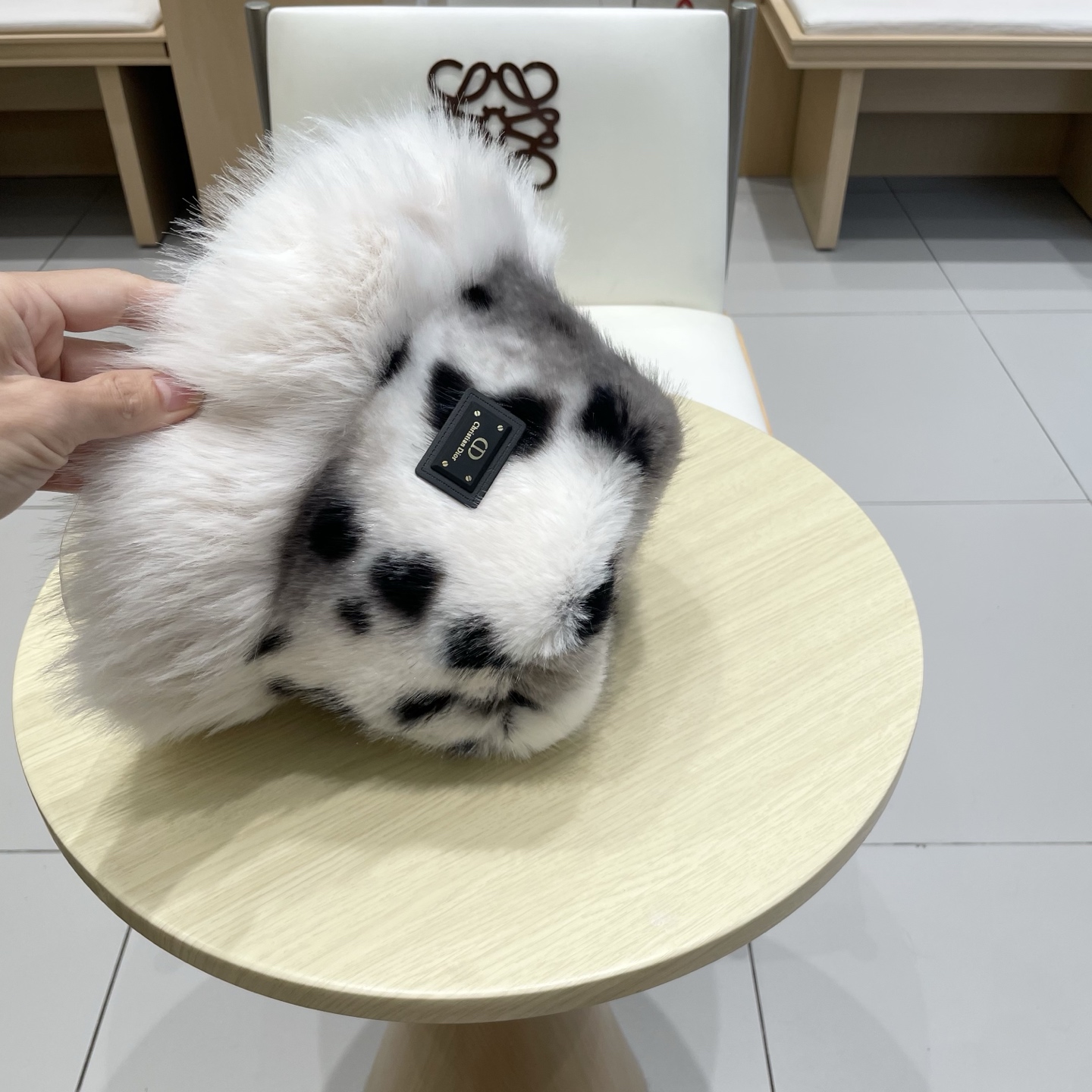 迪奥 Dior韩版豹纹毛毛边渔夫帽子女秋冬显脸小小众毛茸茸保暖护耳盆帽大头围