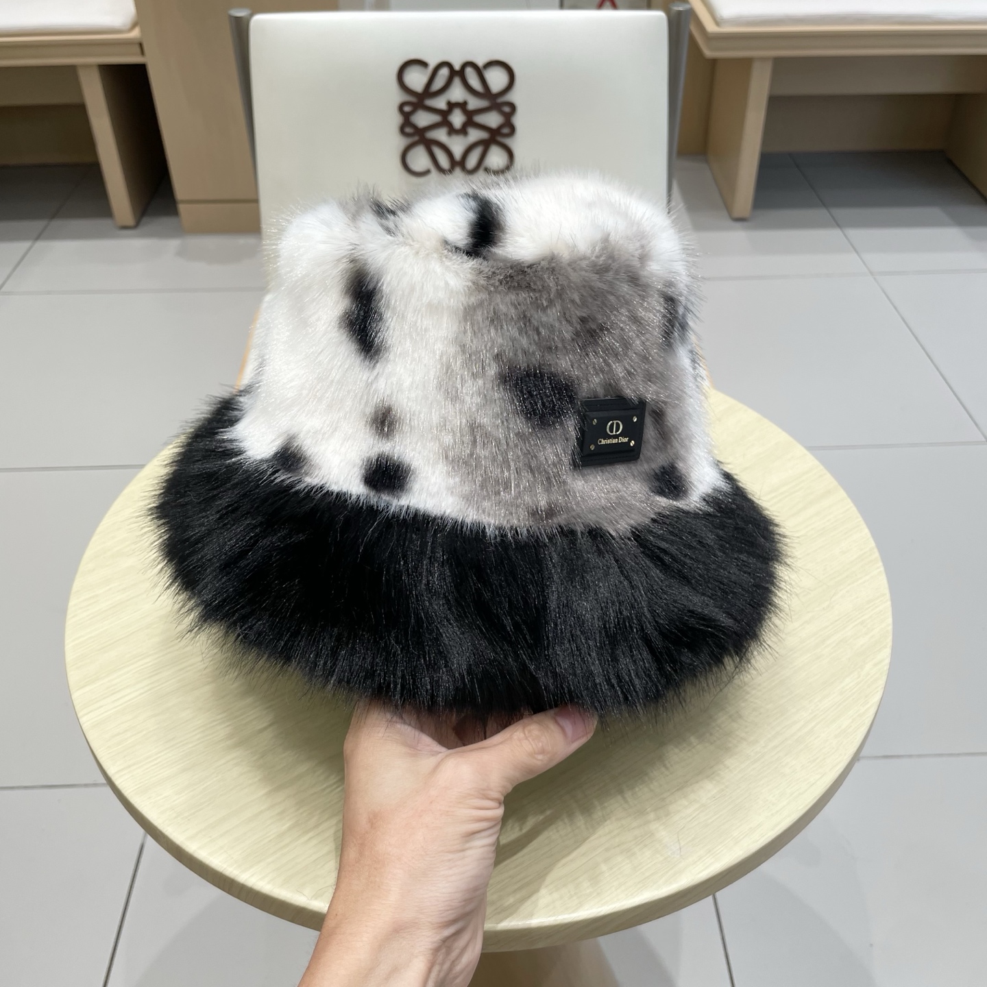 迪奥 Dior韩版豹纹毛毛边渔夫帽子女秋冬显脸小小众毛茸茸保暖护耳盆帽大头围