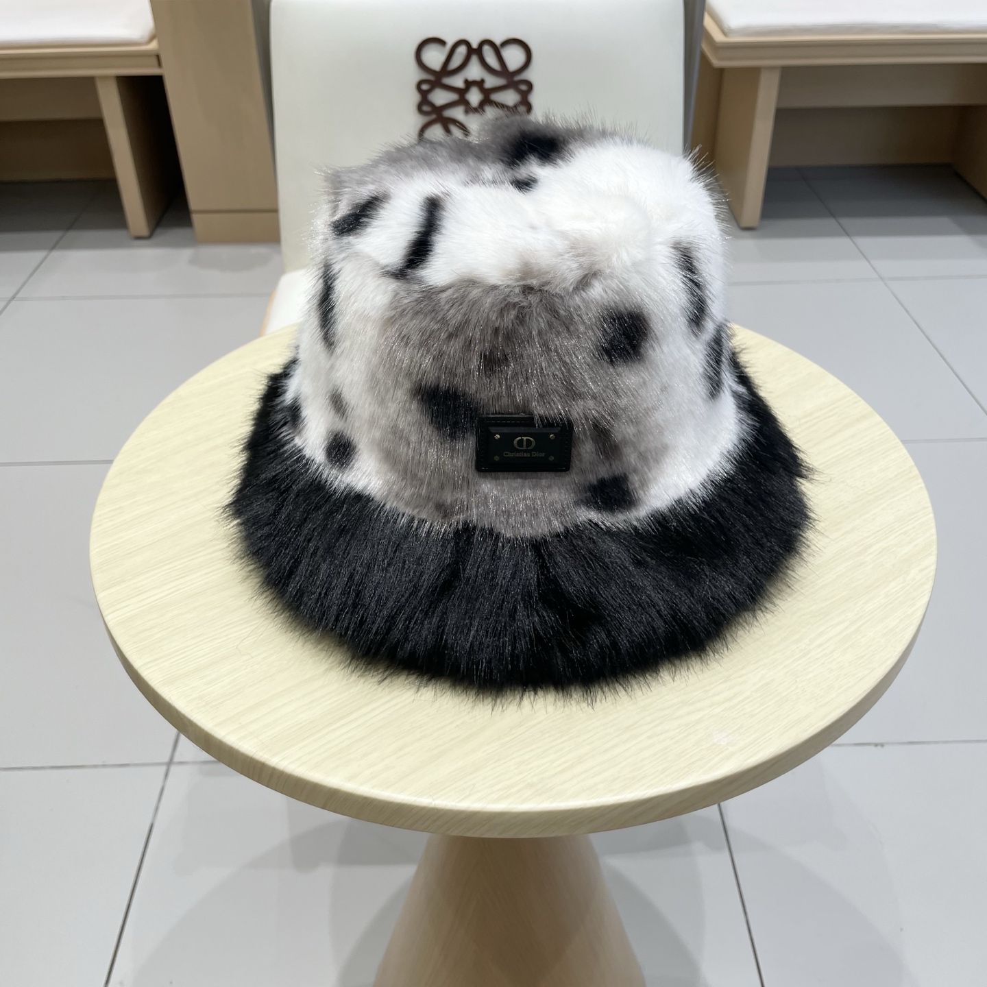 NO:617746,Dior Korean style leopard print furry edge fisherman's hat for women in autumn and winter, niche, furry, warm ear basin hat, big head hat, fisherman's hat, baseball cap, knitted hat, hat, dior, dior, espadrilles, hats19860909迪奥 Dior韩版豹纹毛毛边渔夫帽子女秋冬显脸小小众毛茸茸保暖护耳盆帽大头围帽子渔夫帽棒球帽针织帽,帽子,dior,dior,espadrilles,hats,hat